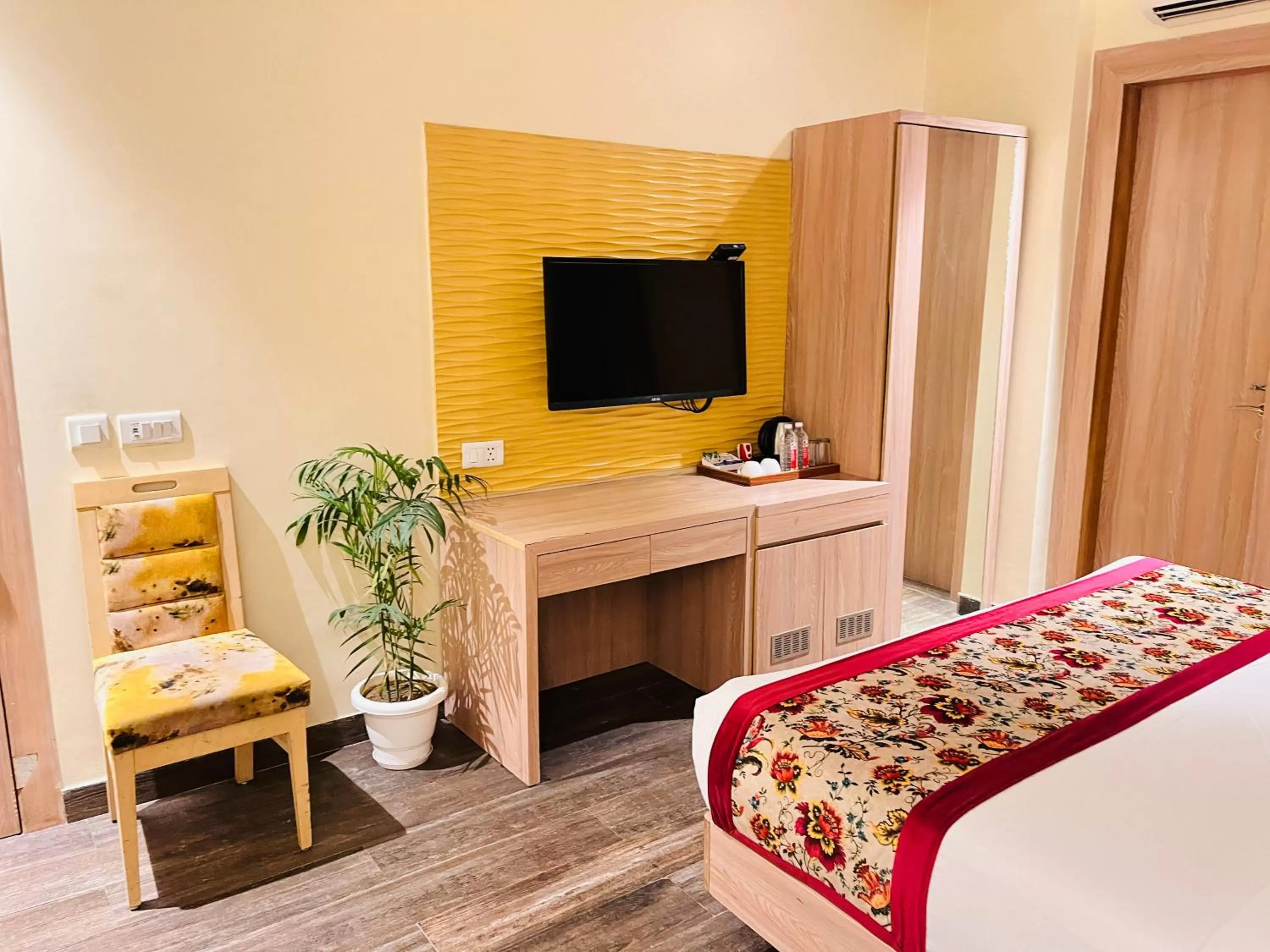 Bed in Hotel Banz near Delhi Airport