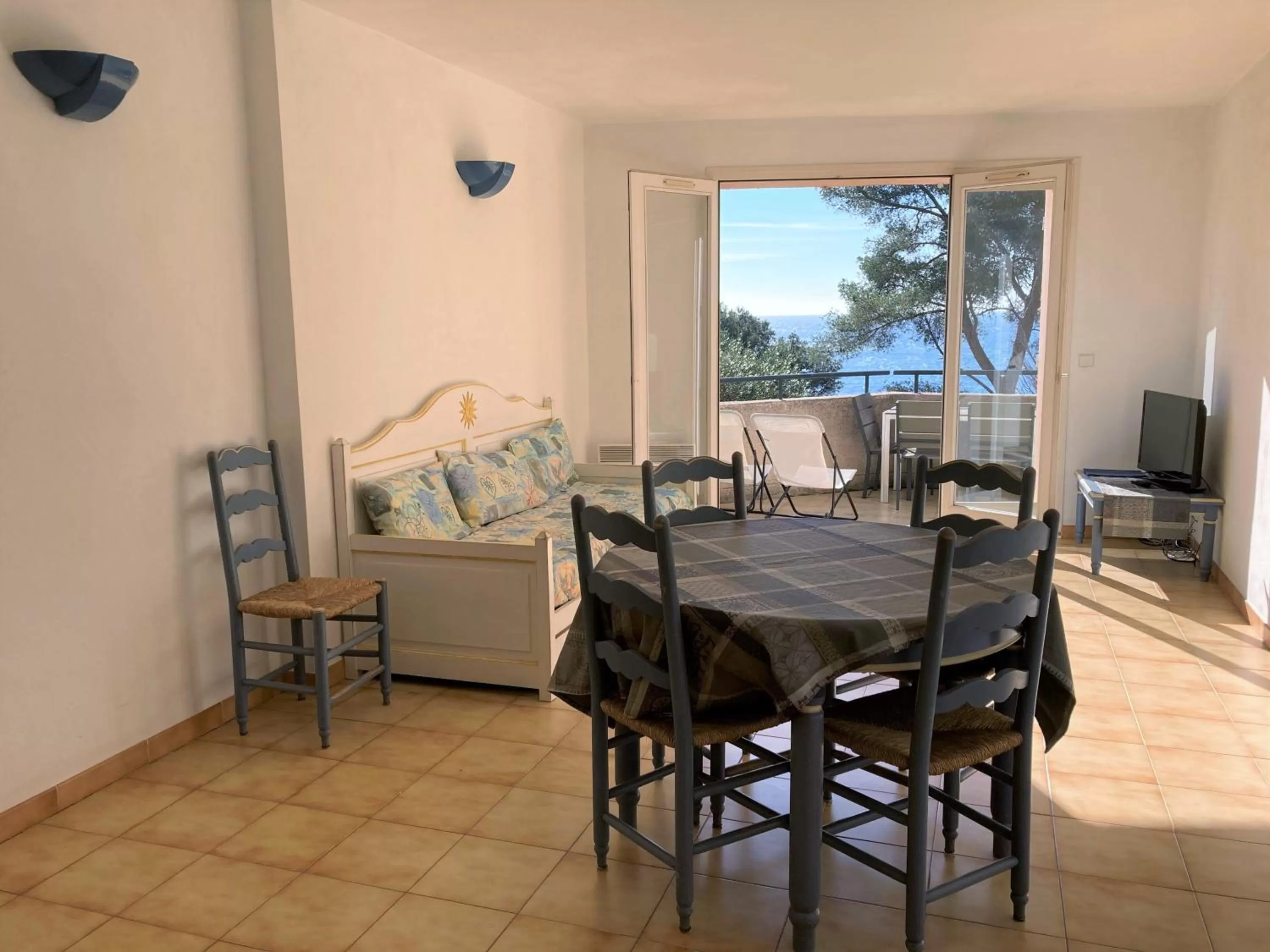 Apartment in Hôtel Le Provençal - Rénové en 2025 - Bord de Mer