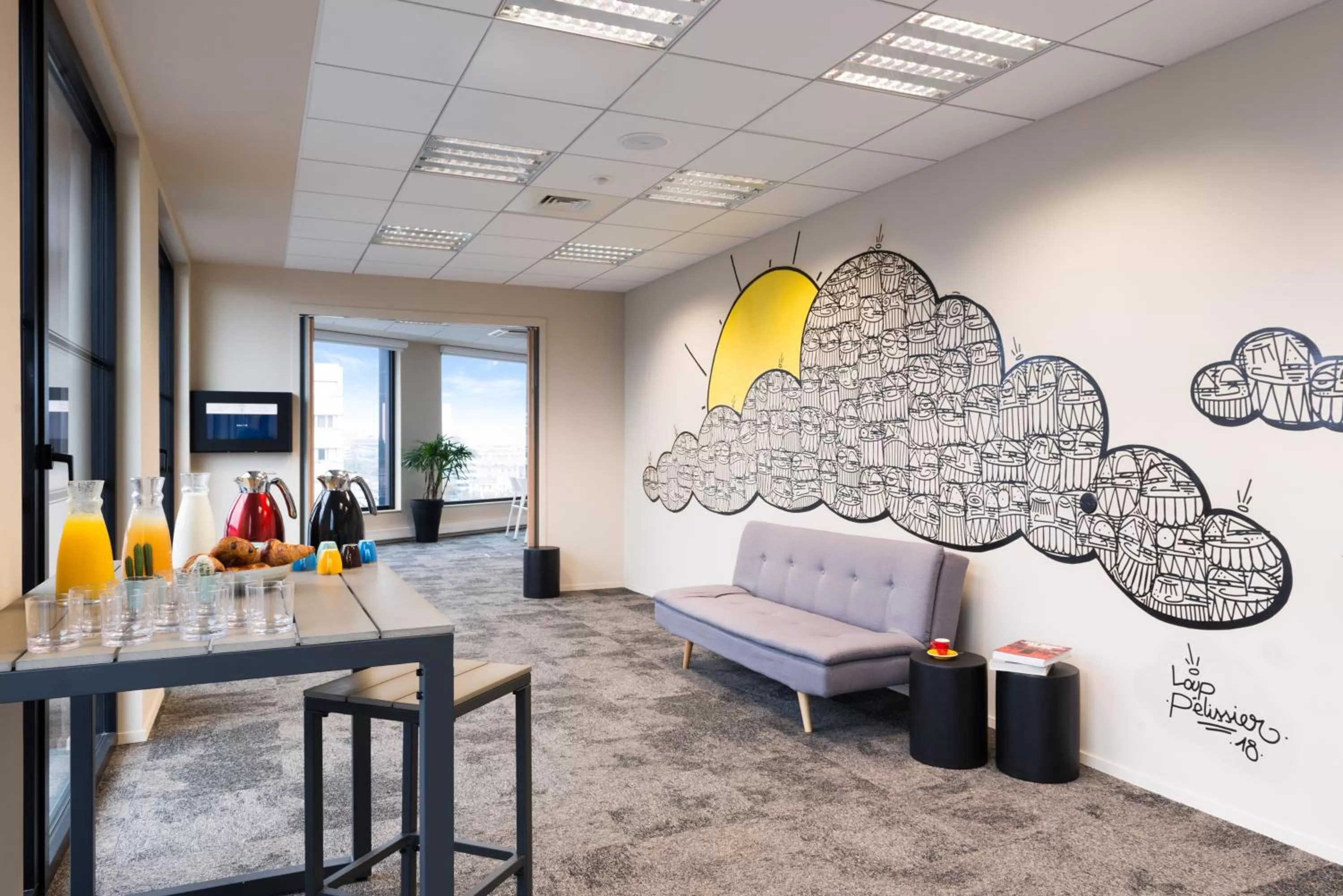 Business facilities in The Originals Boutique, Hôtel Maison Montmartre Paris Les Puces