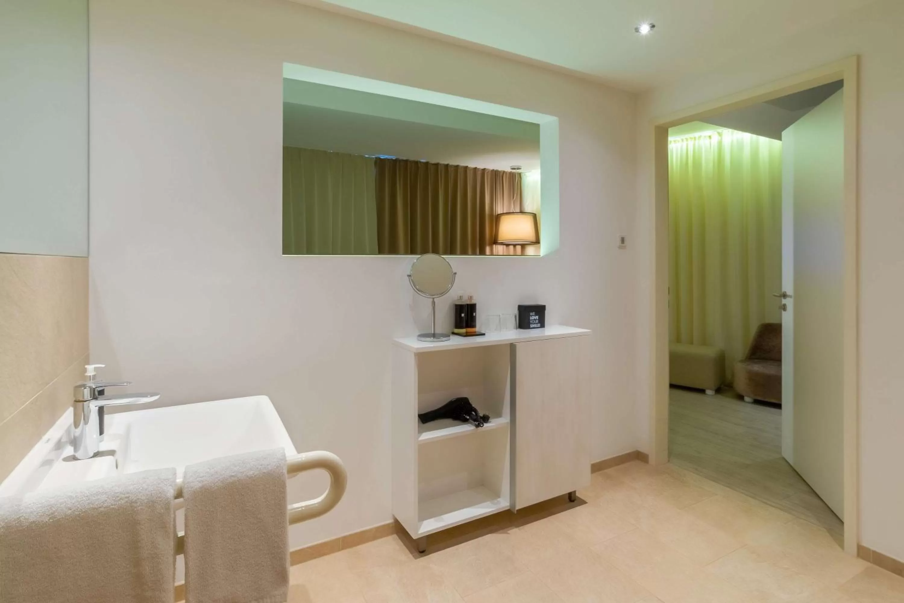 Summer, Bed in elaya hotel kleve