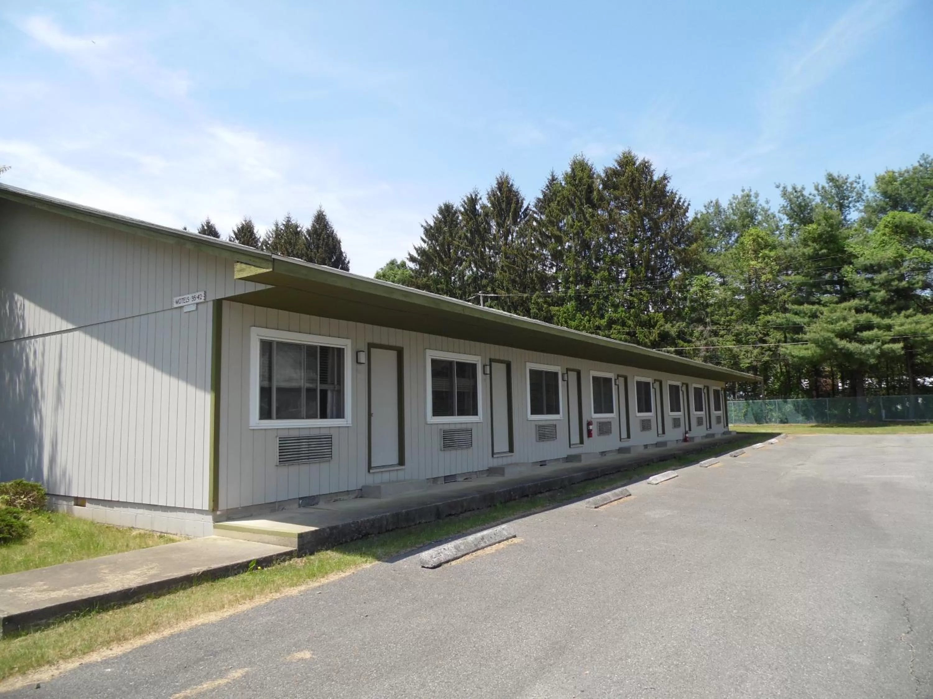 Property building in Glenwood Inn - Stroudsburg