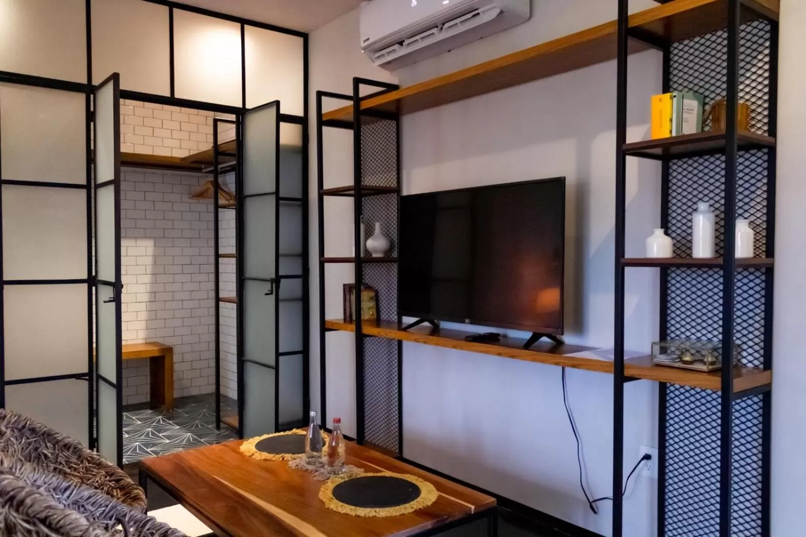 TV and multimedia, TV/Entertainment Center in Maka Hotel Boutique