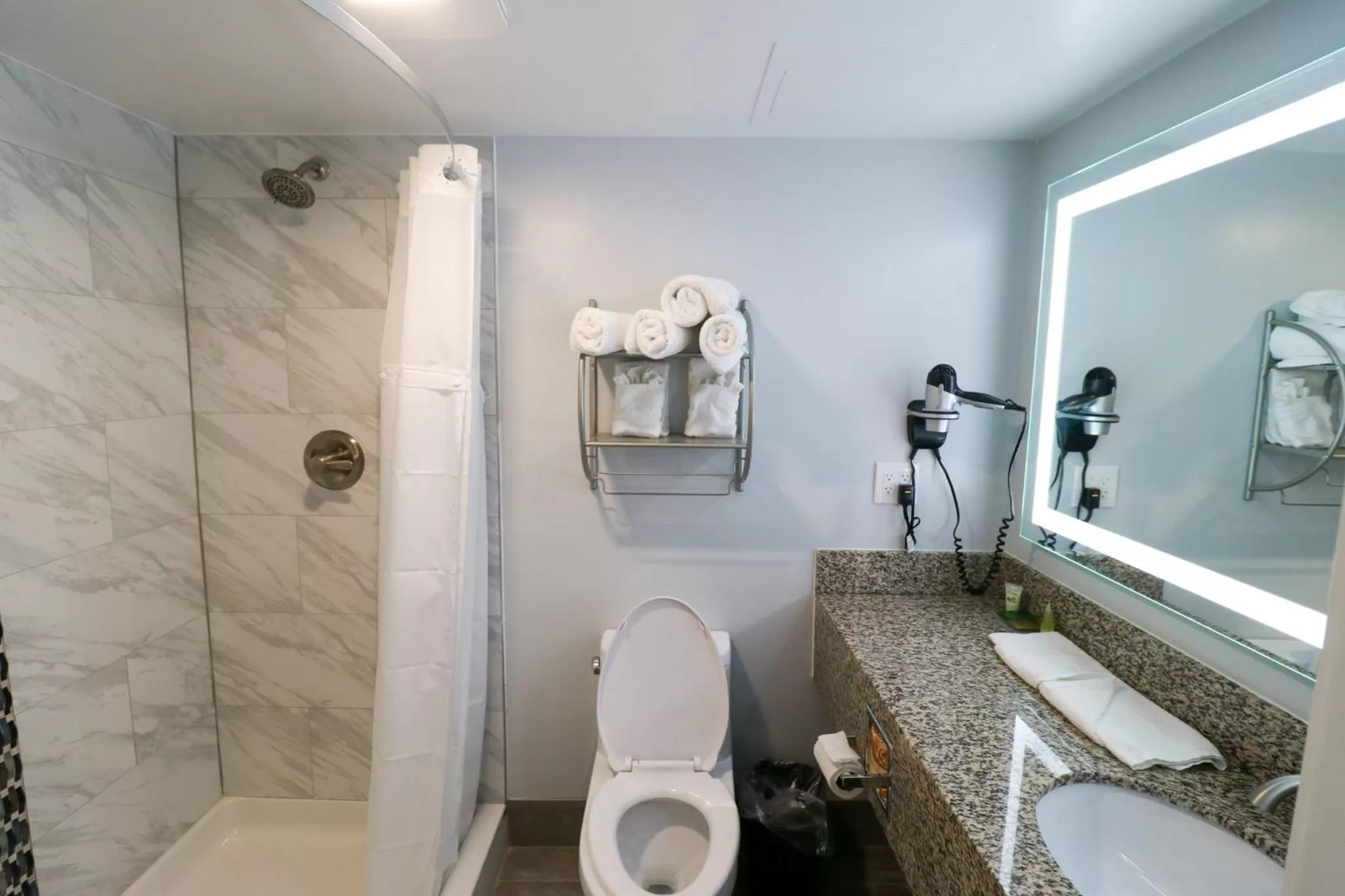 Bathroom in Envi Boutique Hotel Henderson-Evansville South