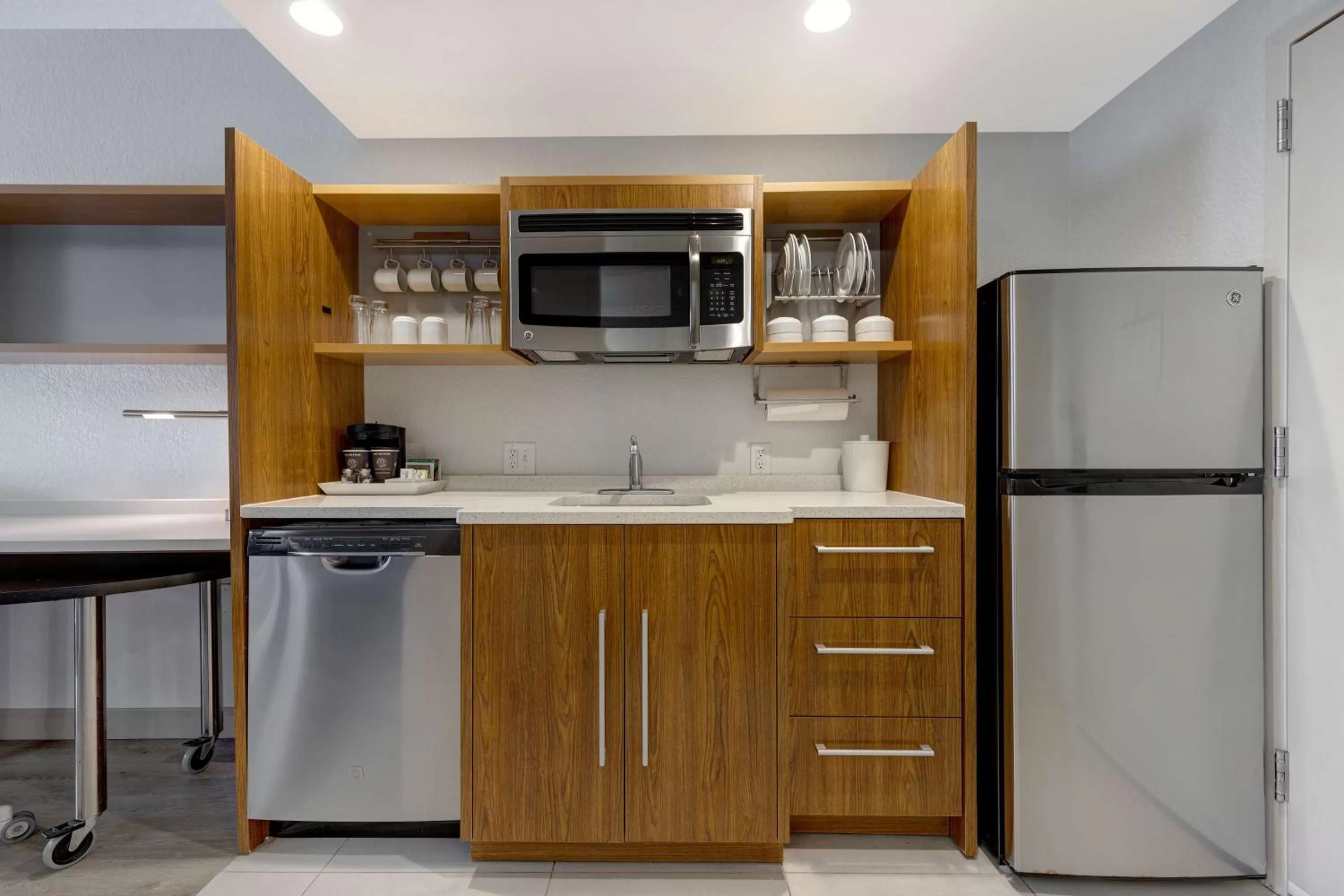 Kitchen or kitchenette in Home2 Suites by Hilton Orlando International Drive South - Free Shuttle to Theme Parks