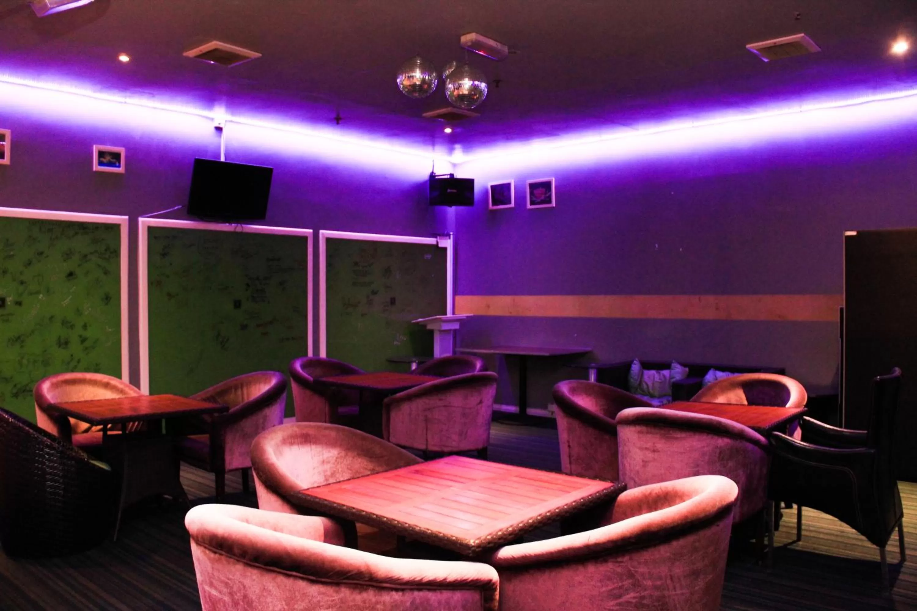 Evening entertainment in Shervinton Executive Boutique Hotel