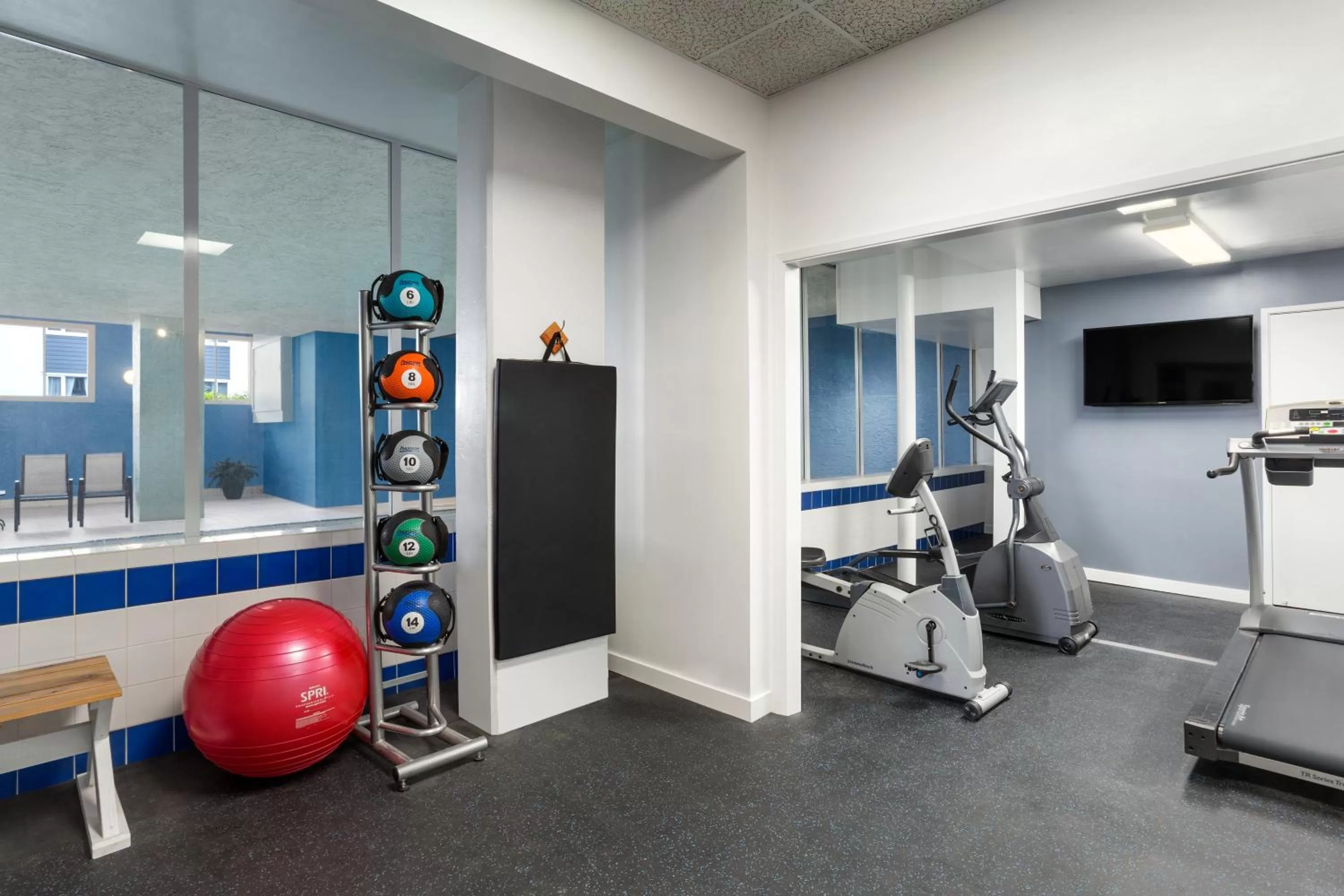 Fitness centre/facilities in Days Inn by Wyndham Victoria Uptown