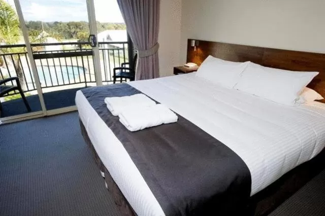 Bed in Mercure Bunbury Sanctuary Golf Resort