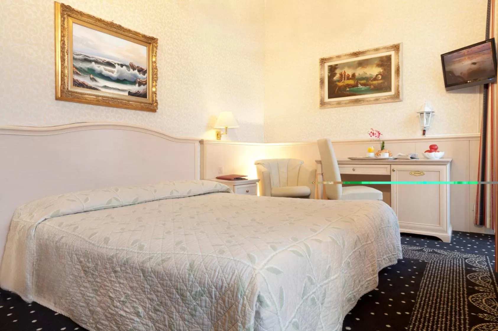 Photo of the whole room, Bed in Hotel Victoria