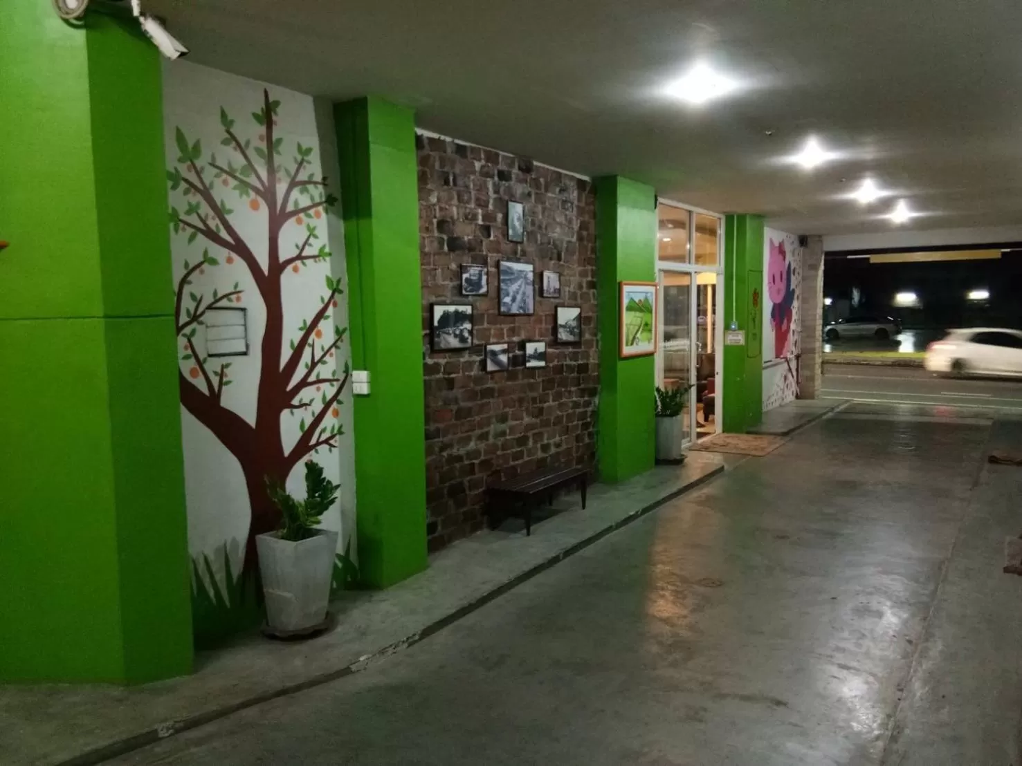 Facade/entrance in S2S Queen Trang Hotel