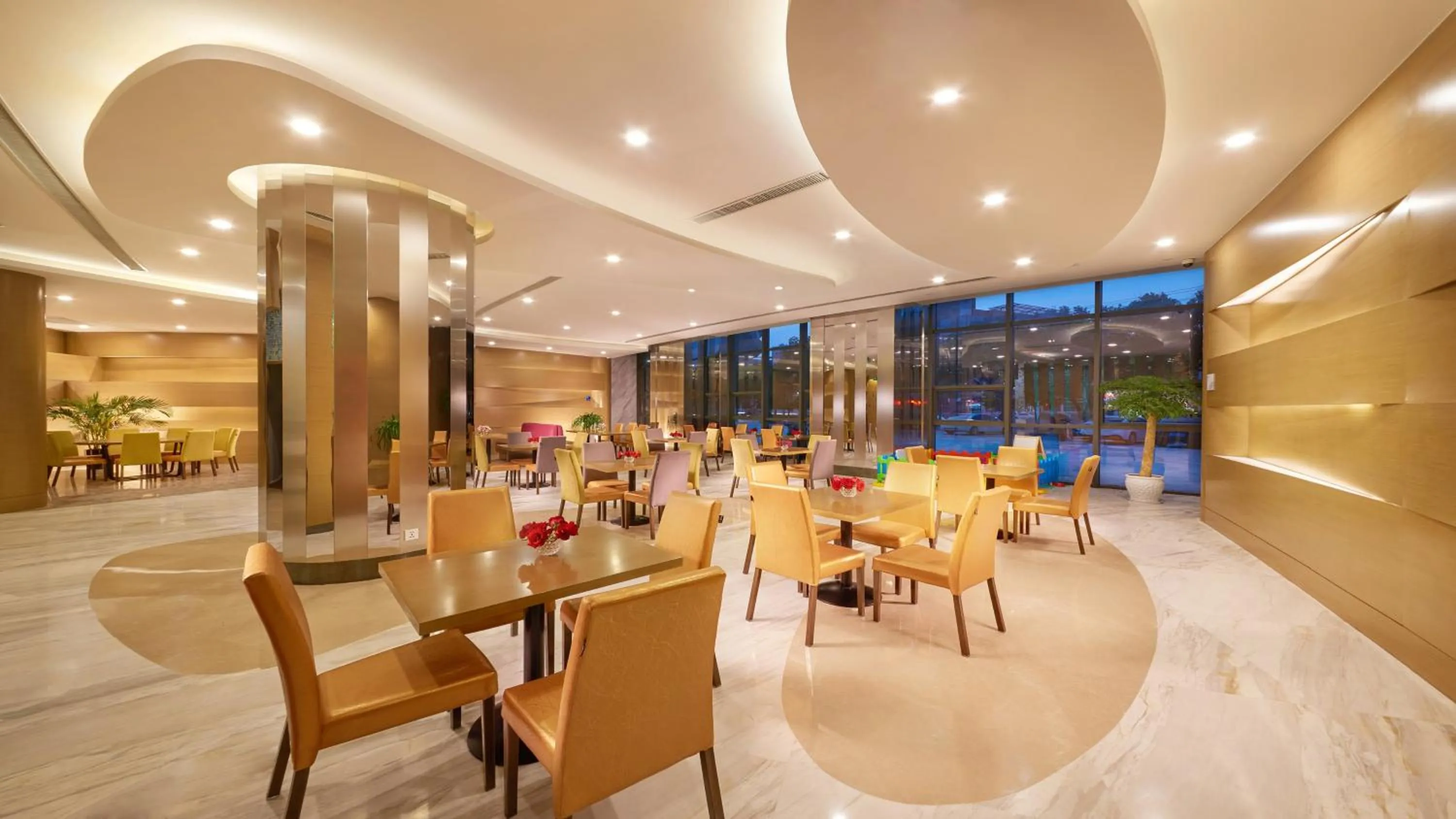 Restaurant/places to eat in Holiday Inn Express Nantong Downtown by IHG