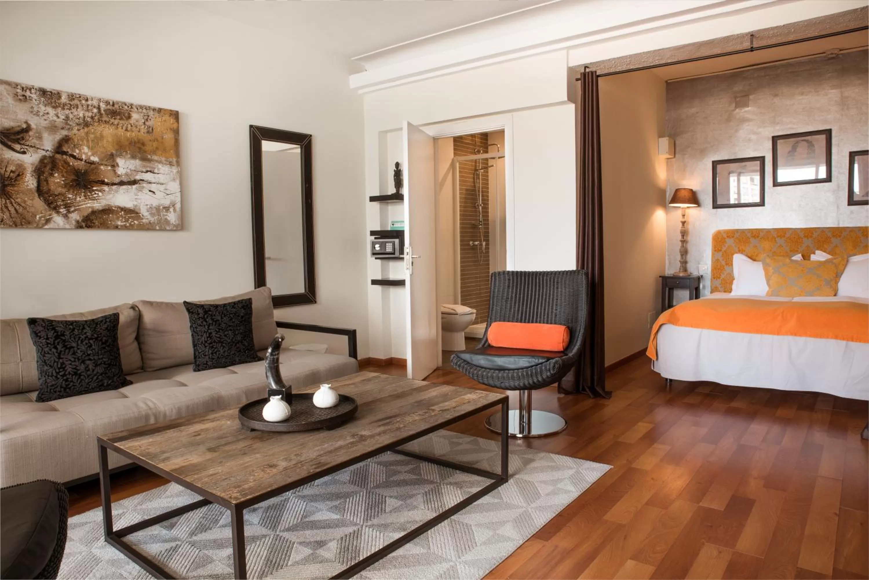 Seating area, Bed in Hotel Feliz