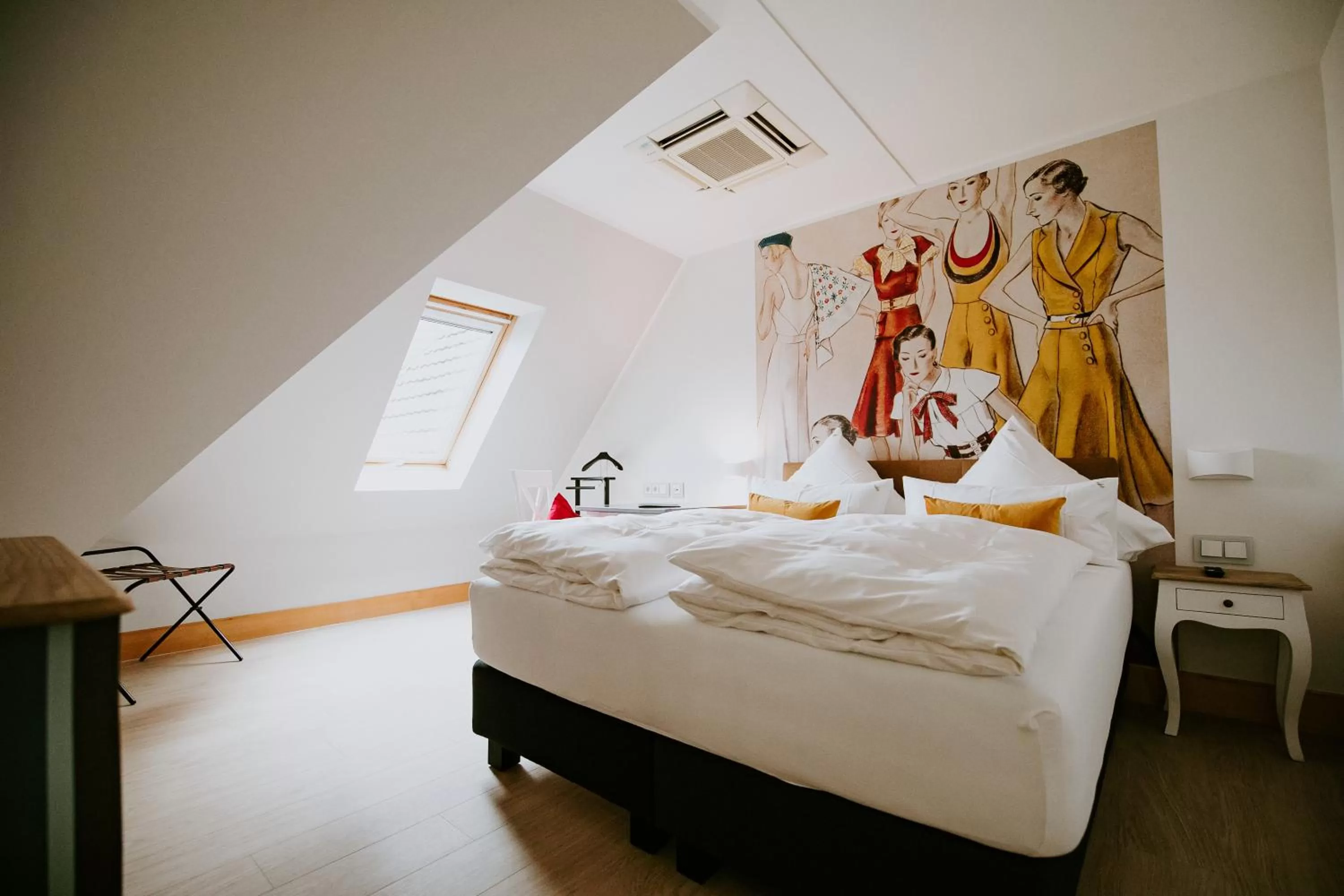 Photo of the whole room, Bed in Palace St. George