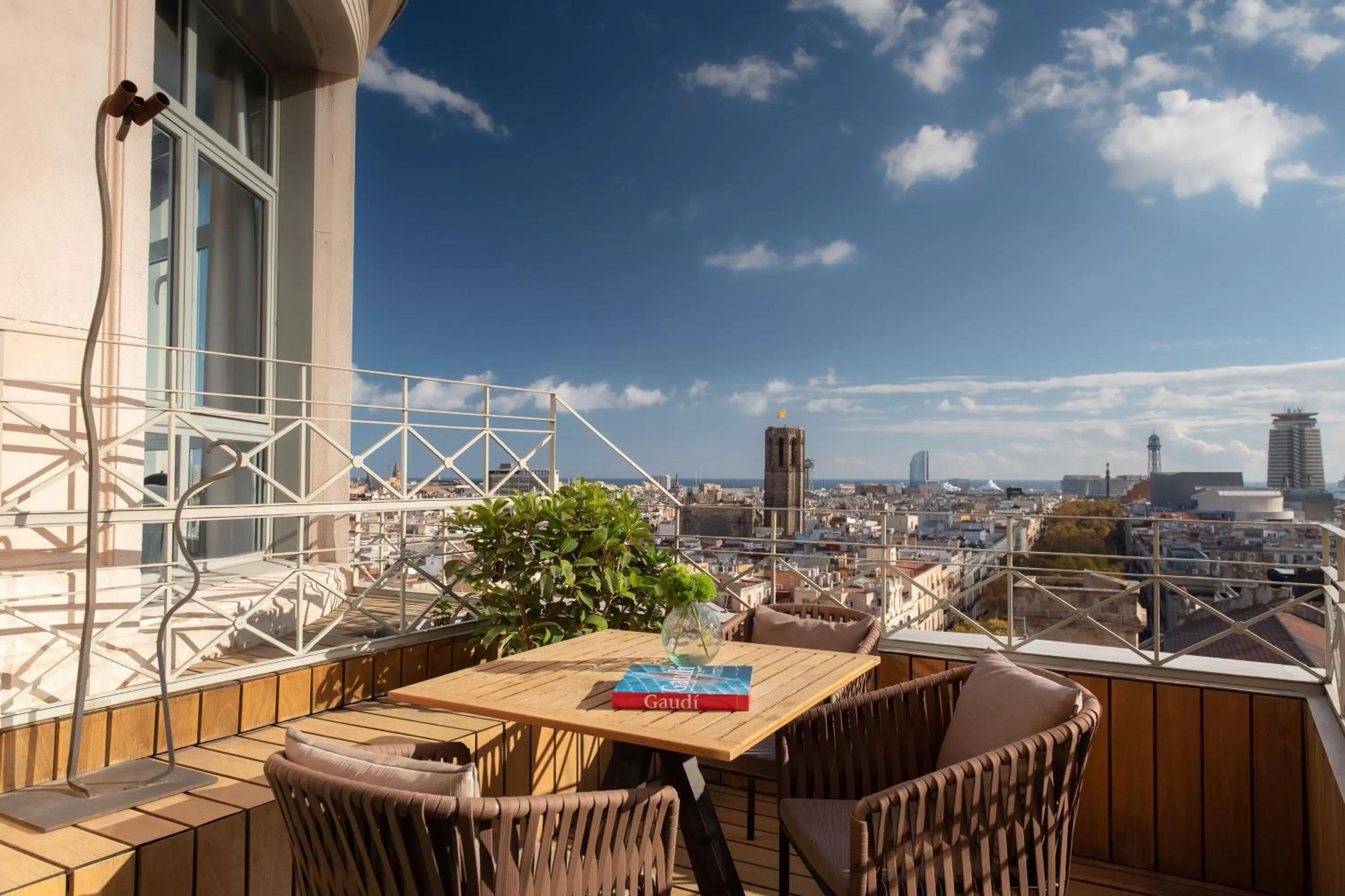 Photo of the whole room in Le Meridien Barcelona