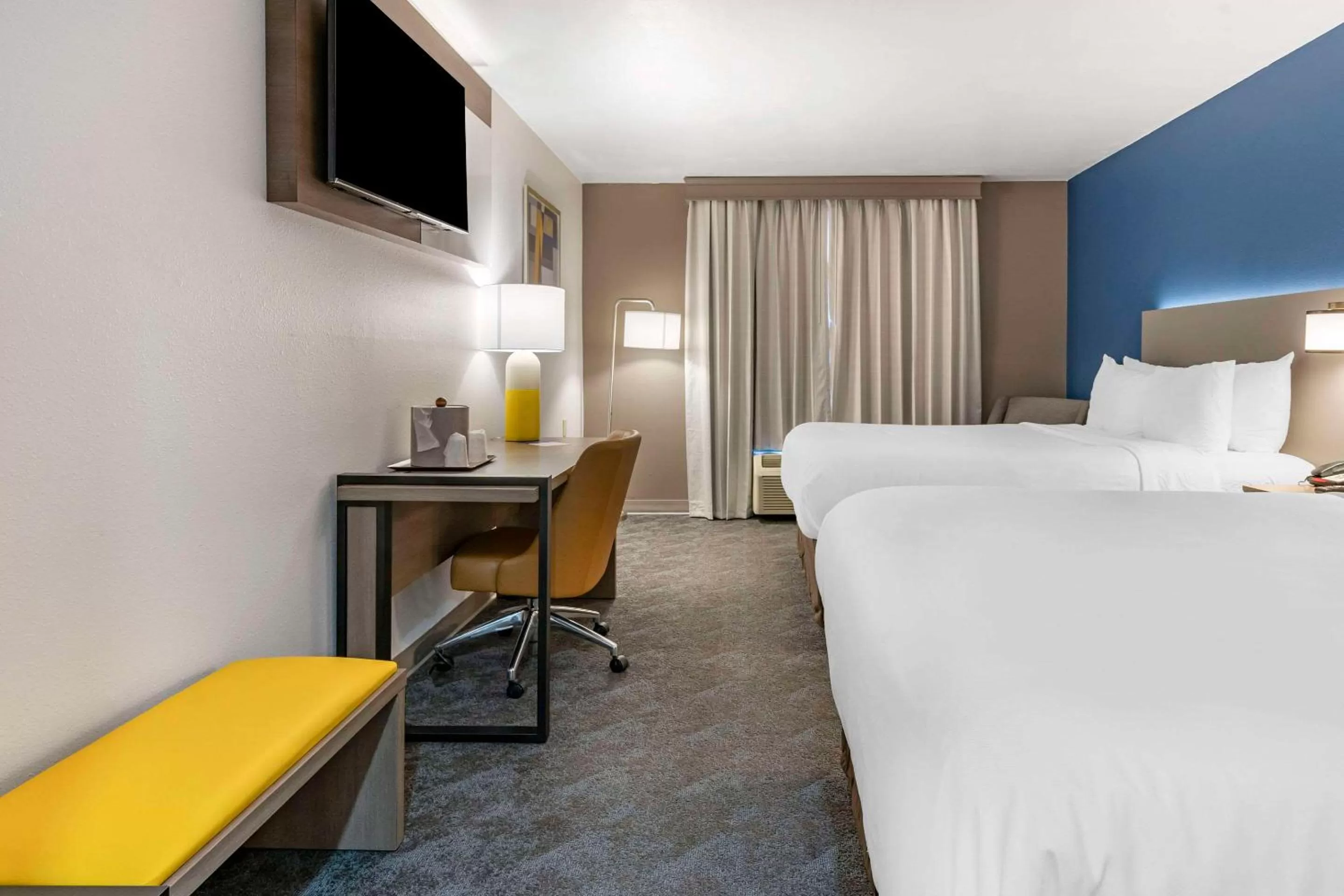 Bedroom, Bed in Comfort Inn & Suites