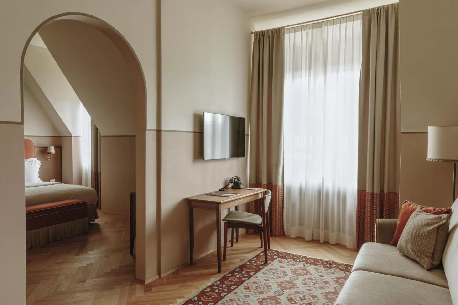 Photo of the whole room, Bed in Parkhotel Mondschein, a Member of Design Hotels