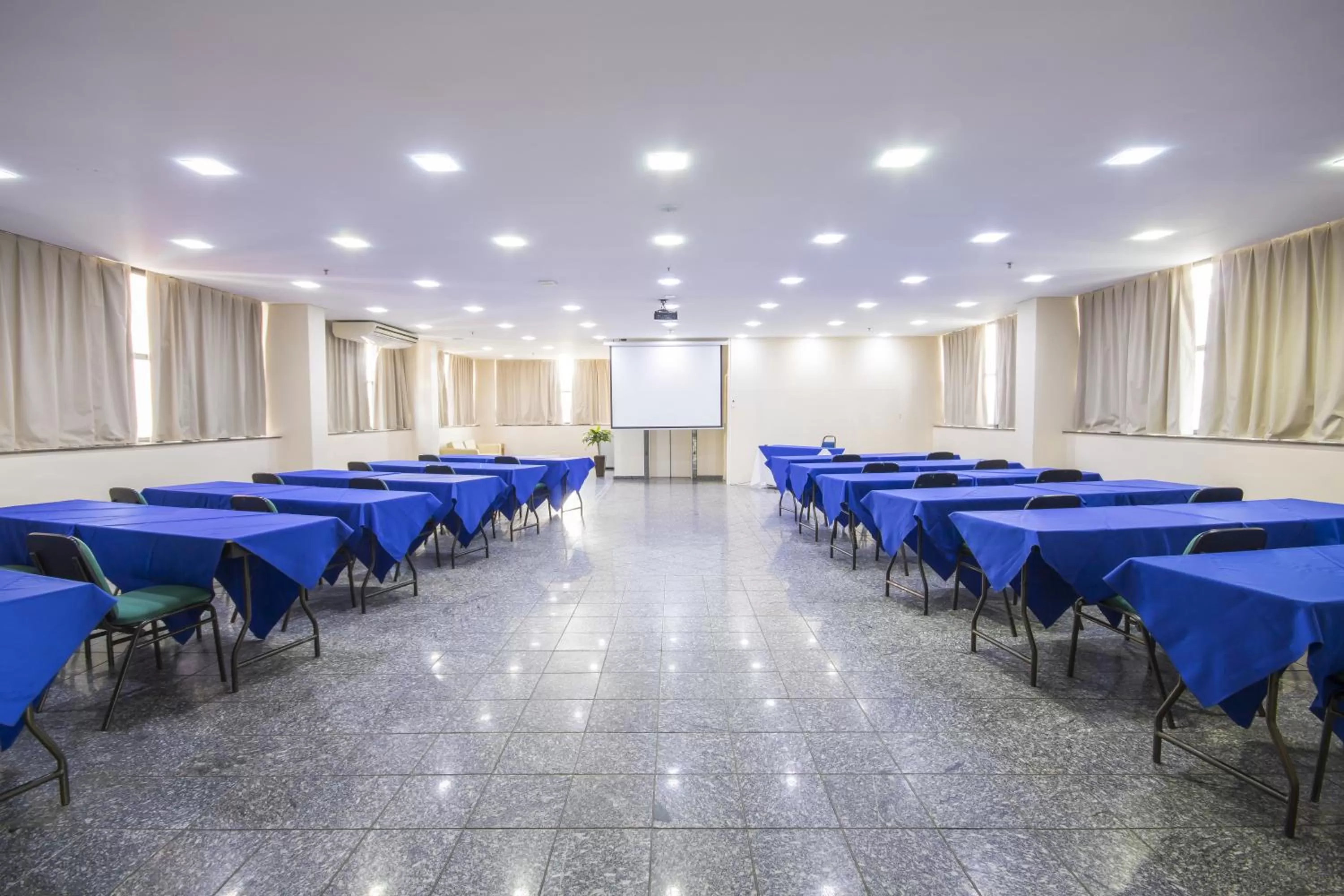 Meeting/conference room in Hotel Dan Inn Sorocaba by Nacional Inn