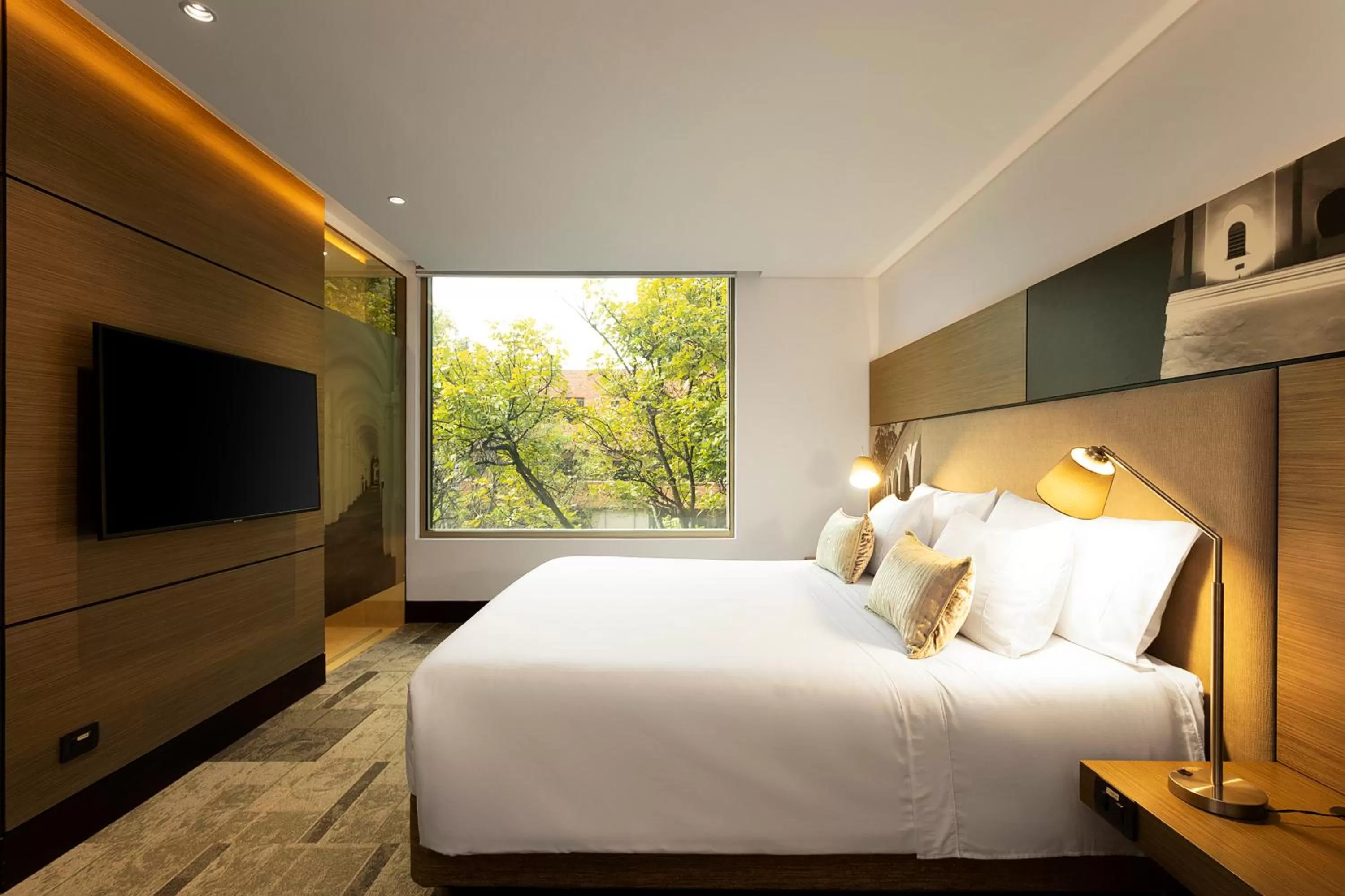 TV and multimedia, Bed in EK Hotel By Preferred Hotels Group