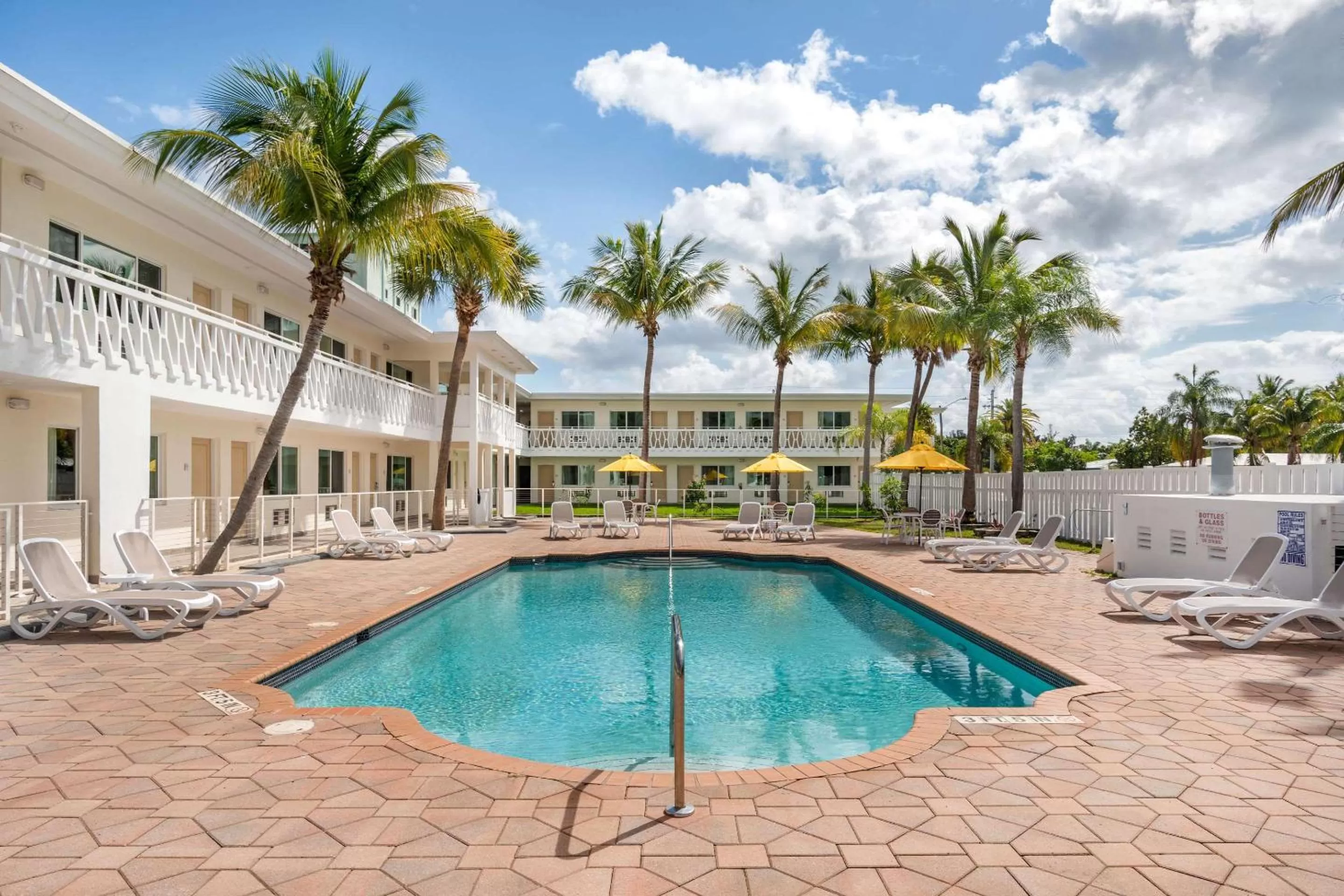 Property building in Downtown Hollywood Gardens Inn & Suites