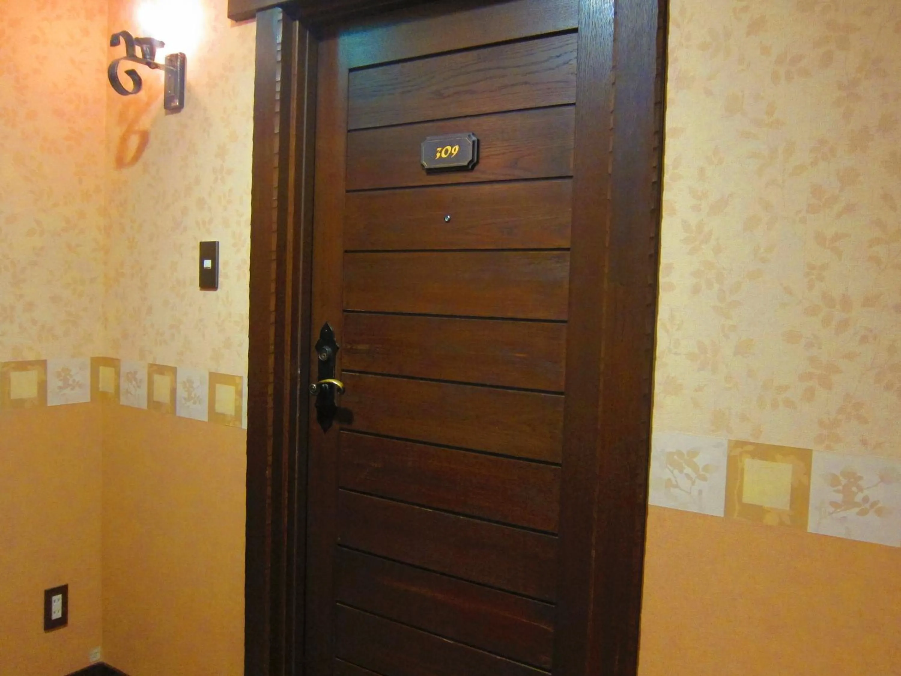 Decorative detail in Sun Members Hirugano