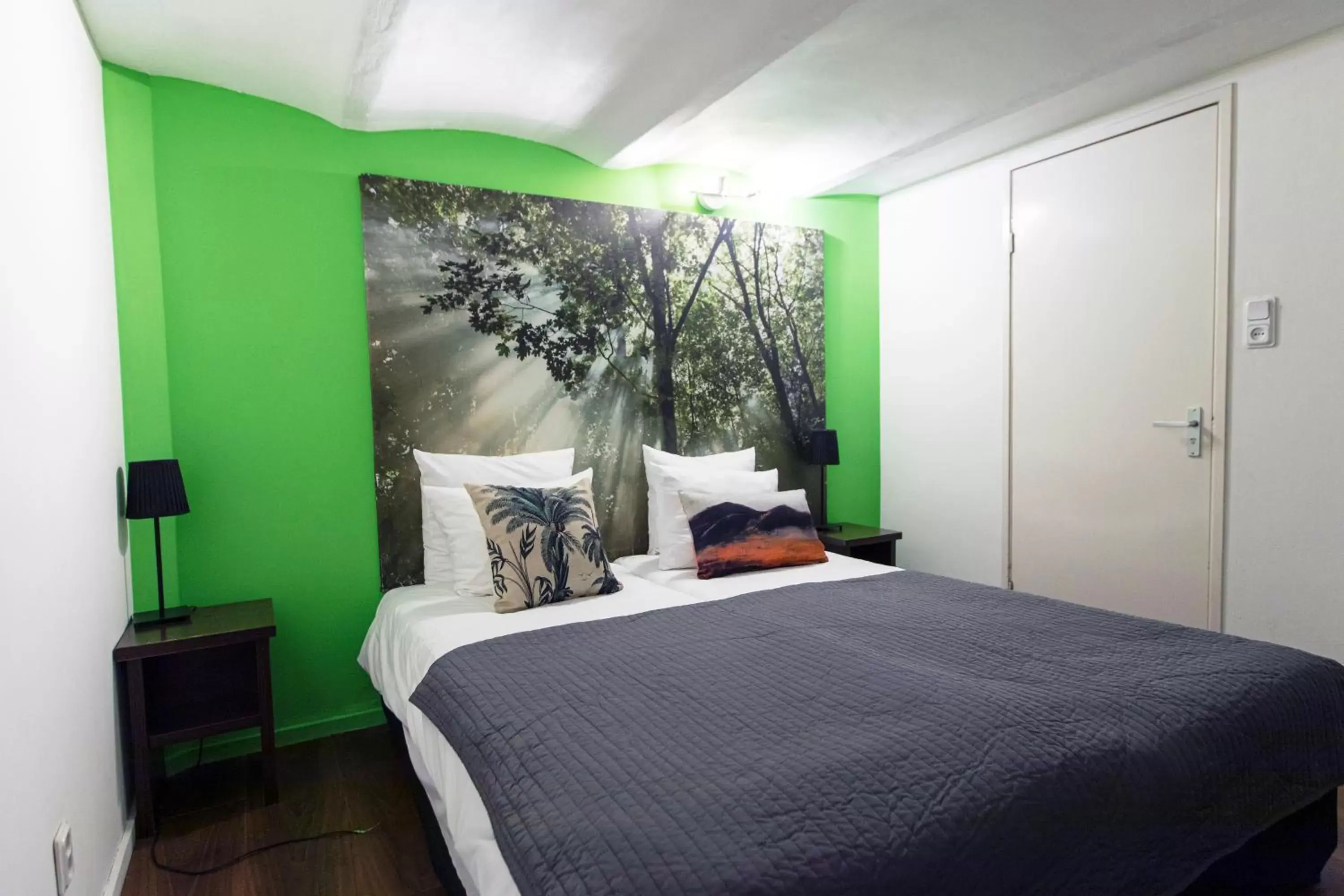 Twin Room with Shared Bathroom in Quentin England Hotel Twin Room with Shared Bathroom in Quentin England Hotel