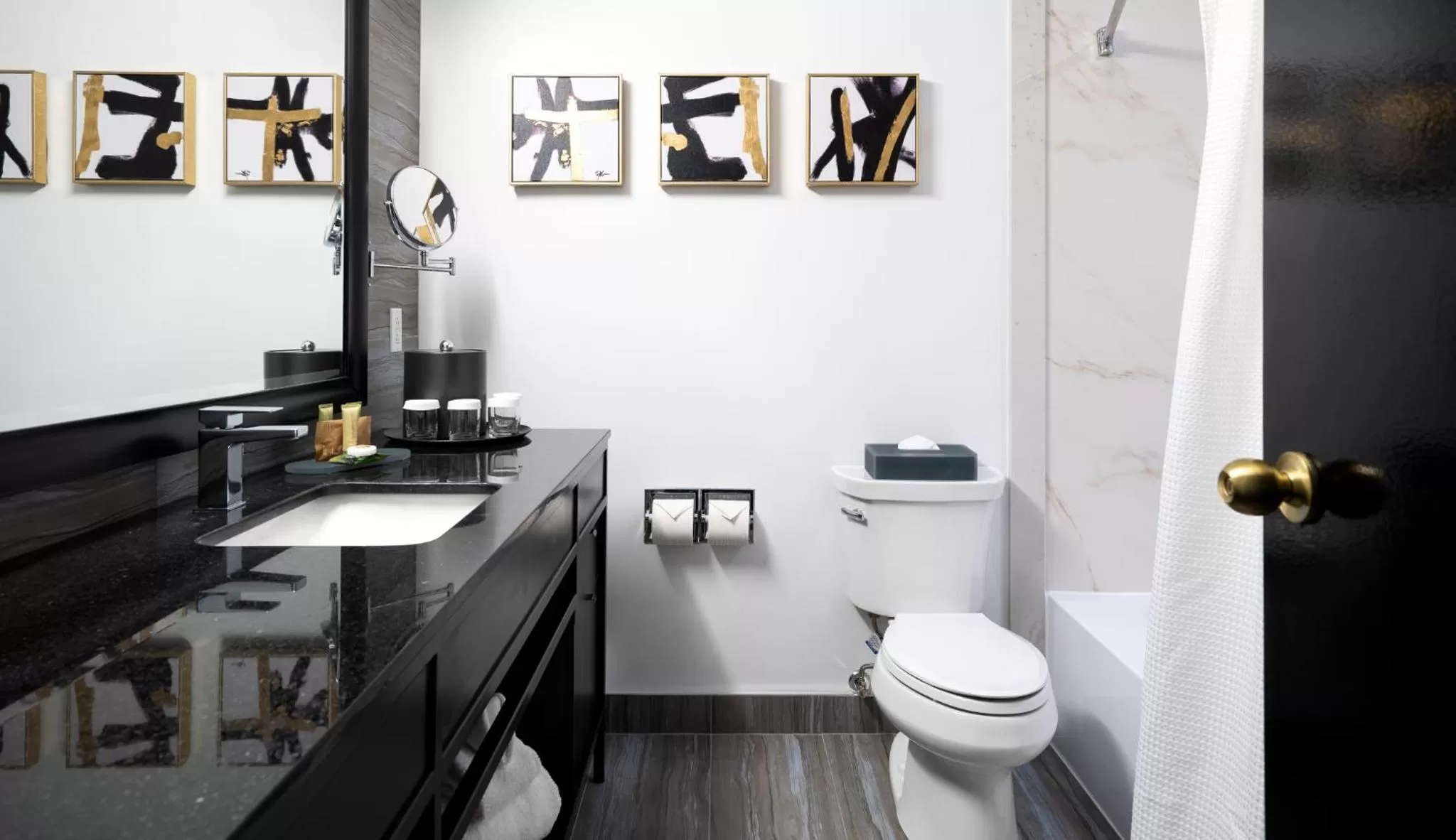 Bathroom in Hotel Ruby Foo's