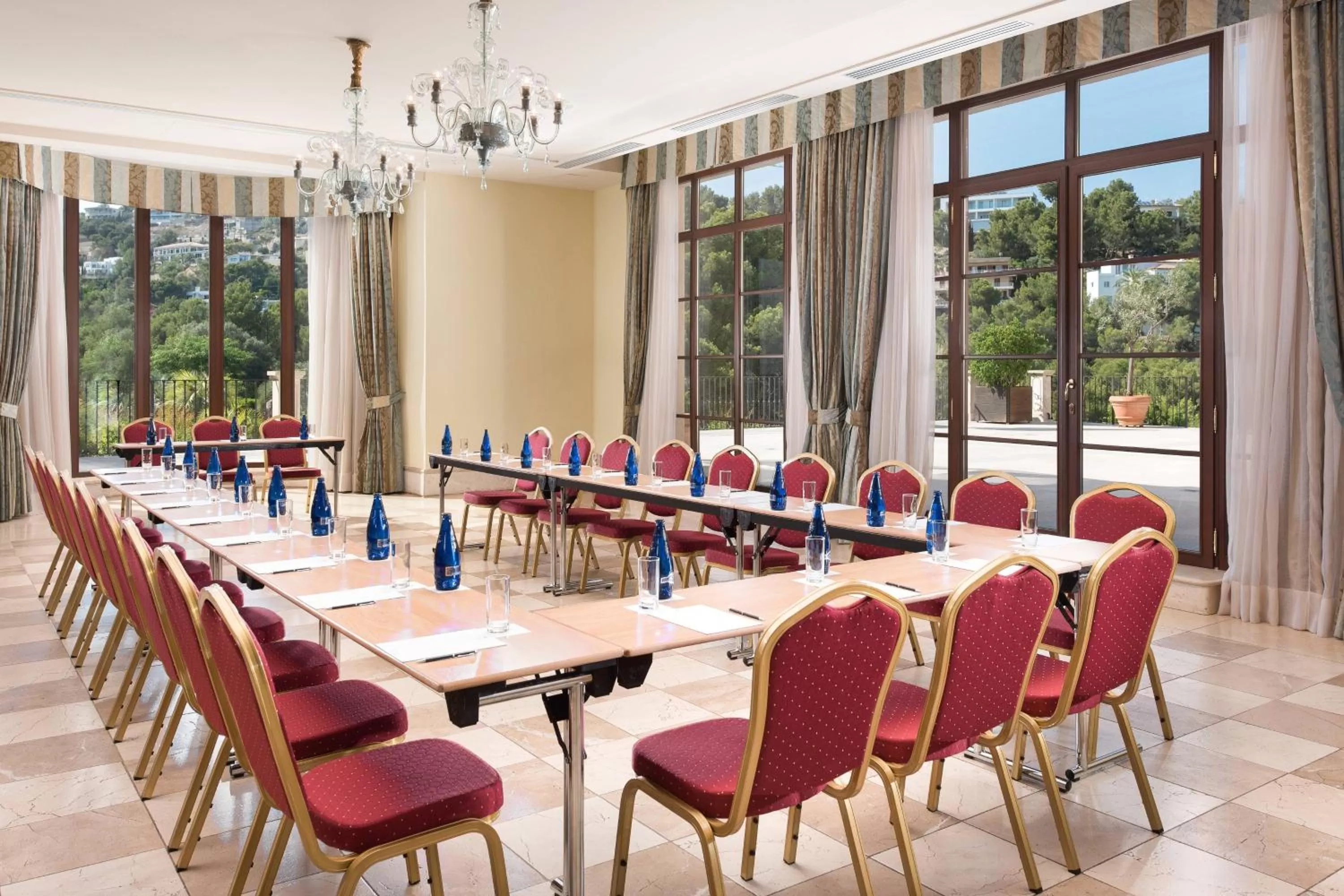 Lounge or bar in Castillo Hotel Son Vida, a Luxury Collection Hotel, Mallorca