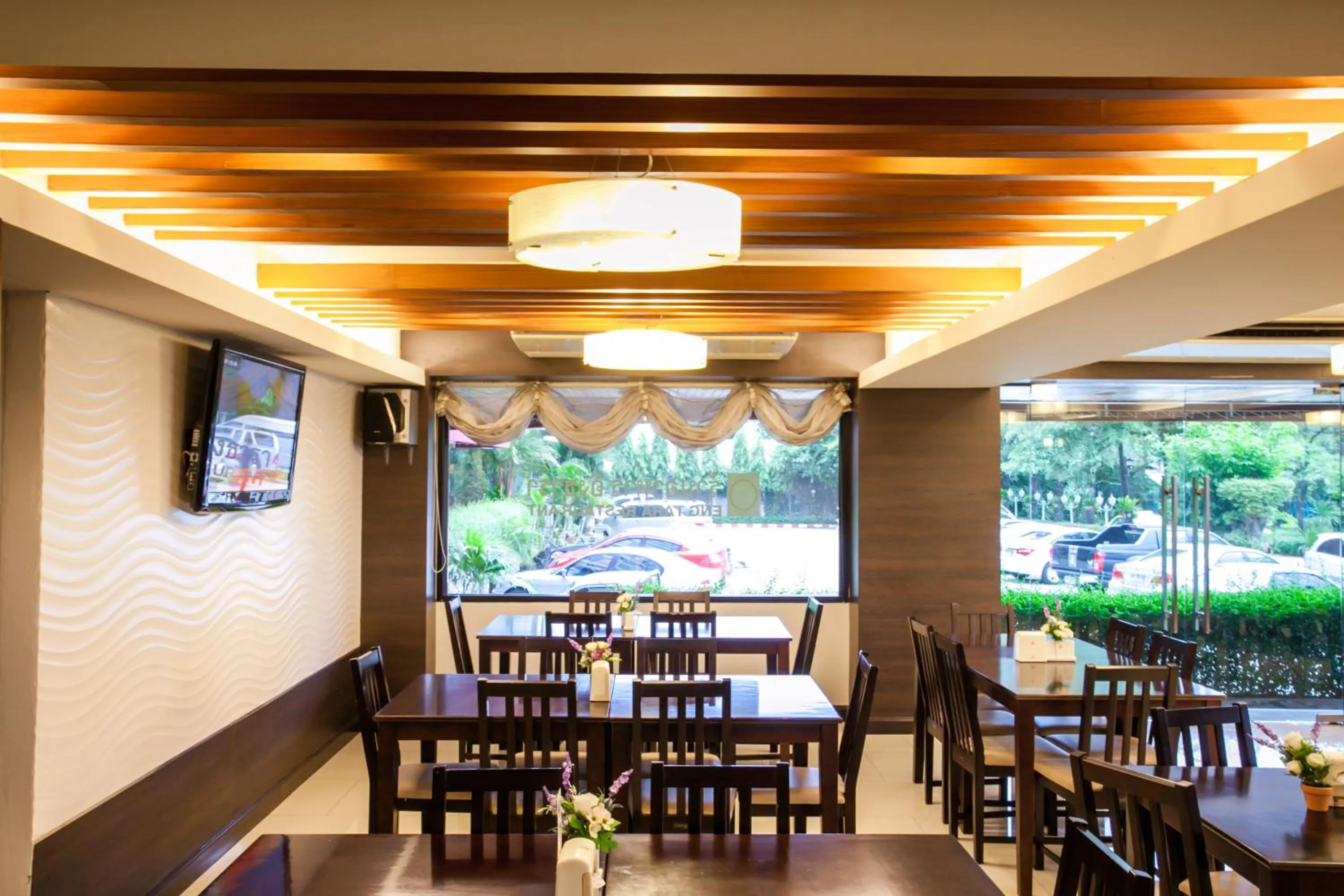 Restaurant/places to eat in Grand Tara Garden Thai Hotel