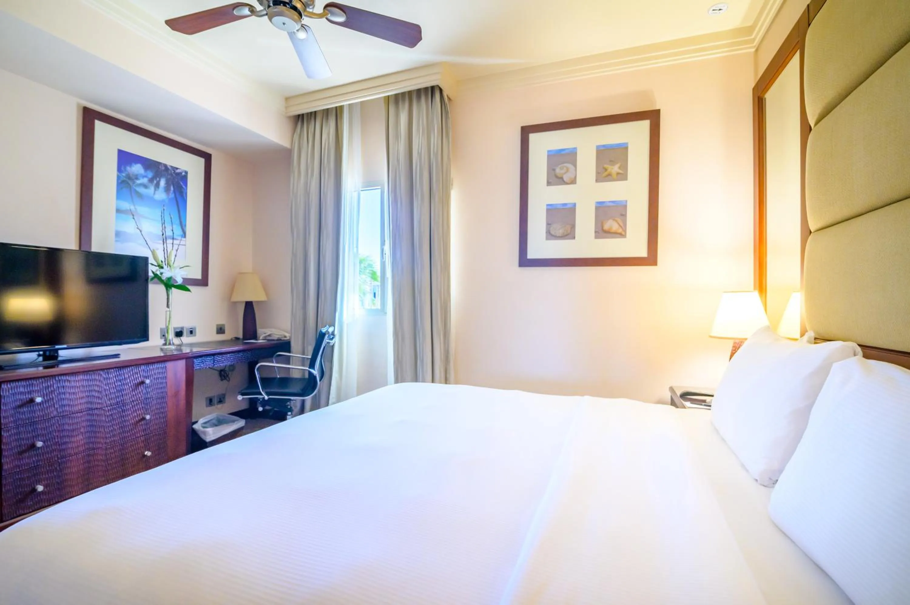 Bedroom, Bed in Danat Jebel Dhanna Resort