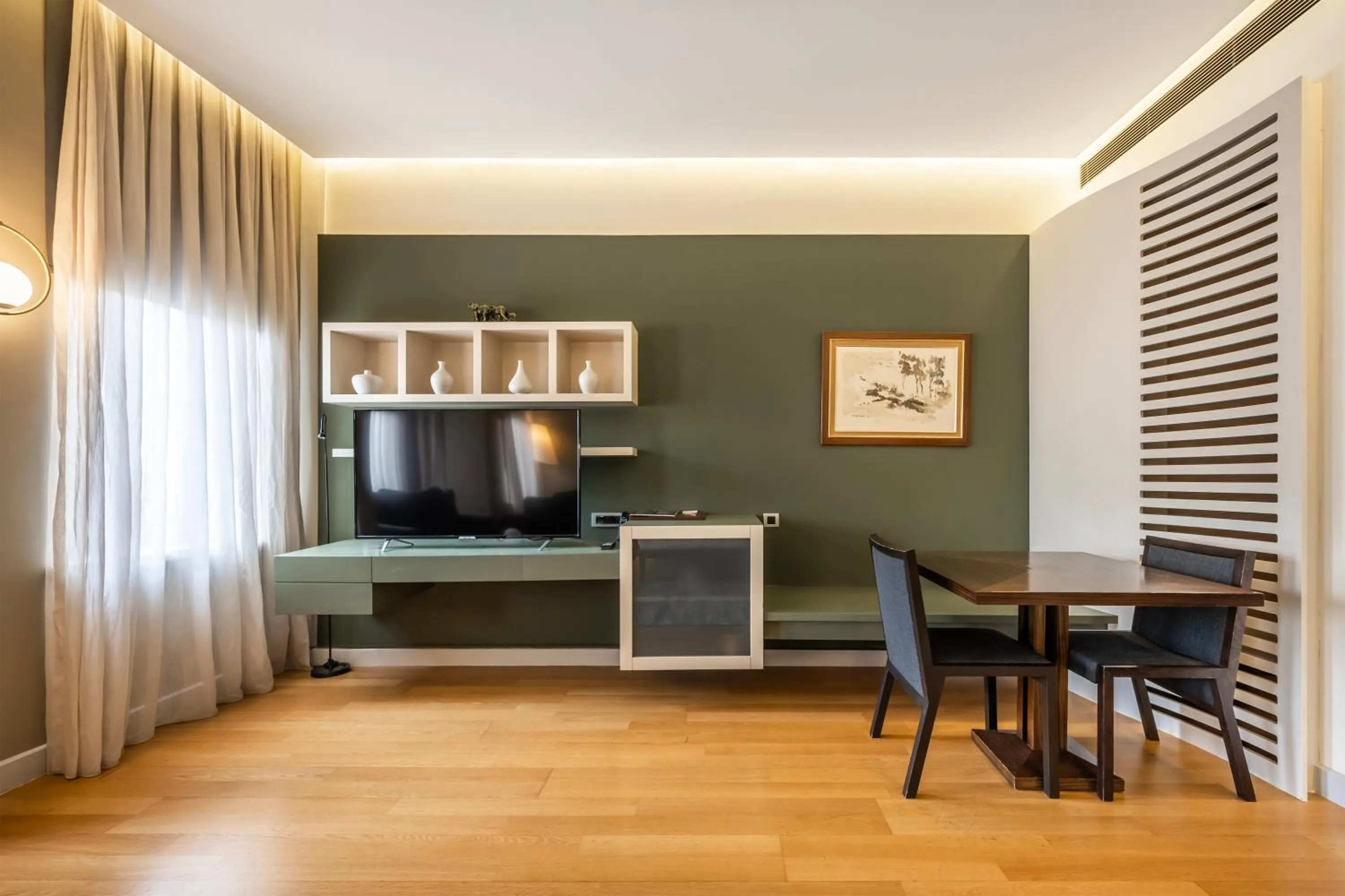 TV and multimedia in Ansen Hotel and Suites