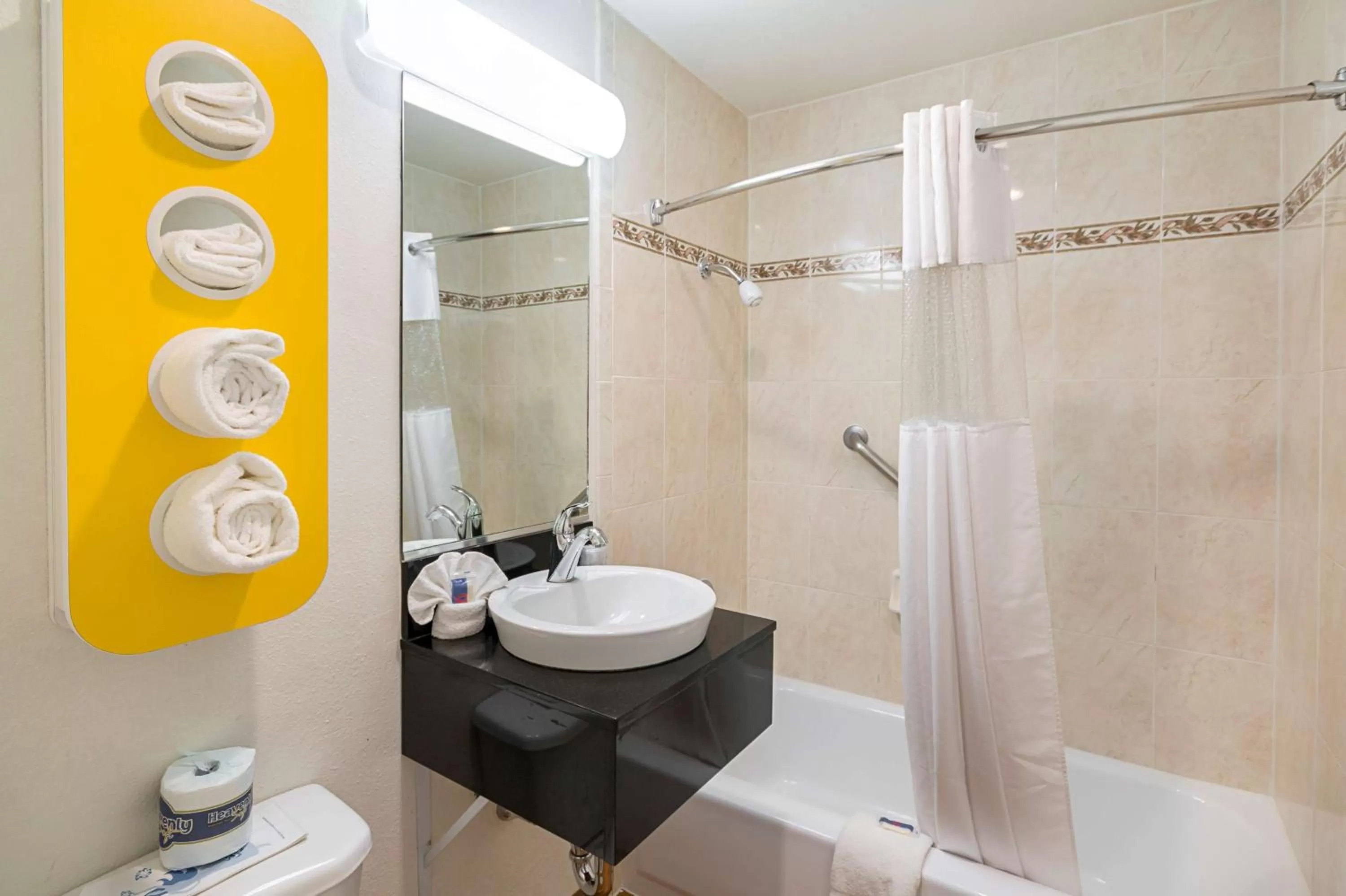 Shower in Motel 6-El Paso, TX - Airport - Fort Bliss