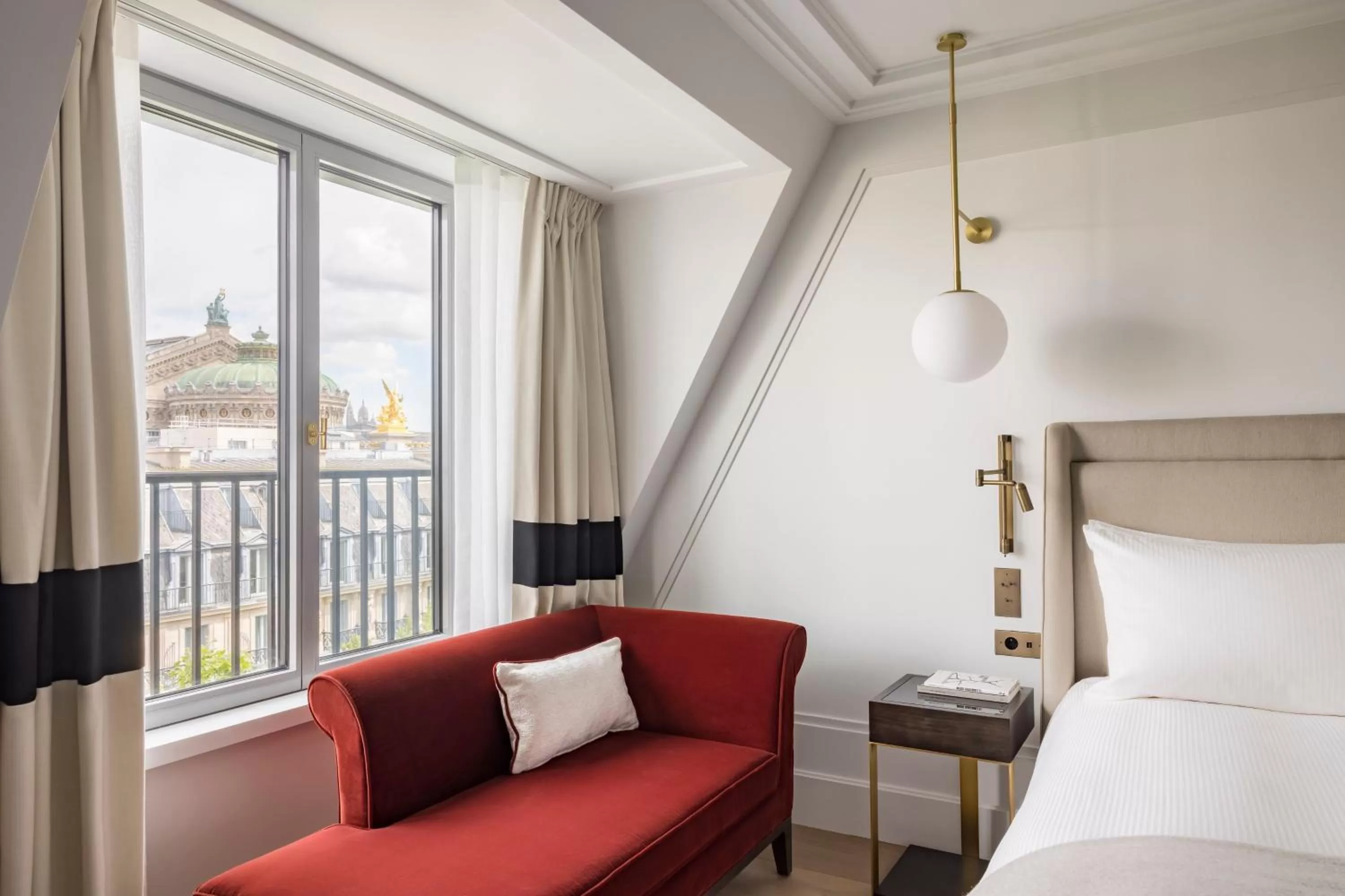 Photo of the whole room, Bed in Kimpton - St Honoré Paris by IHG