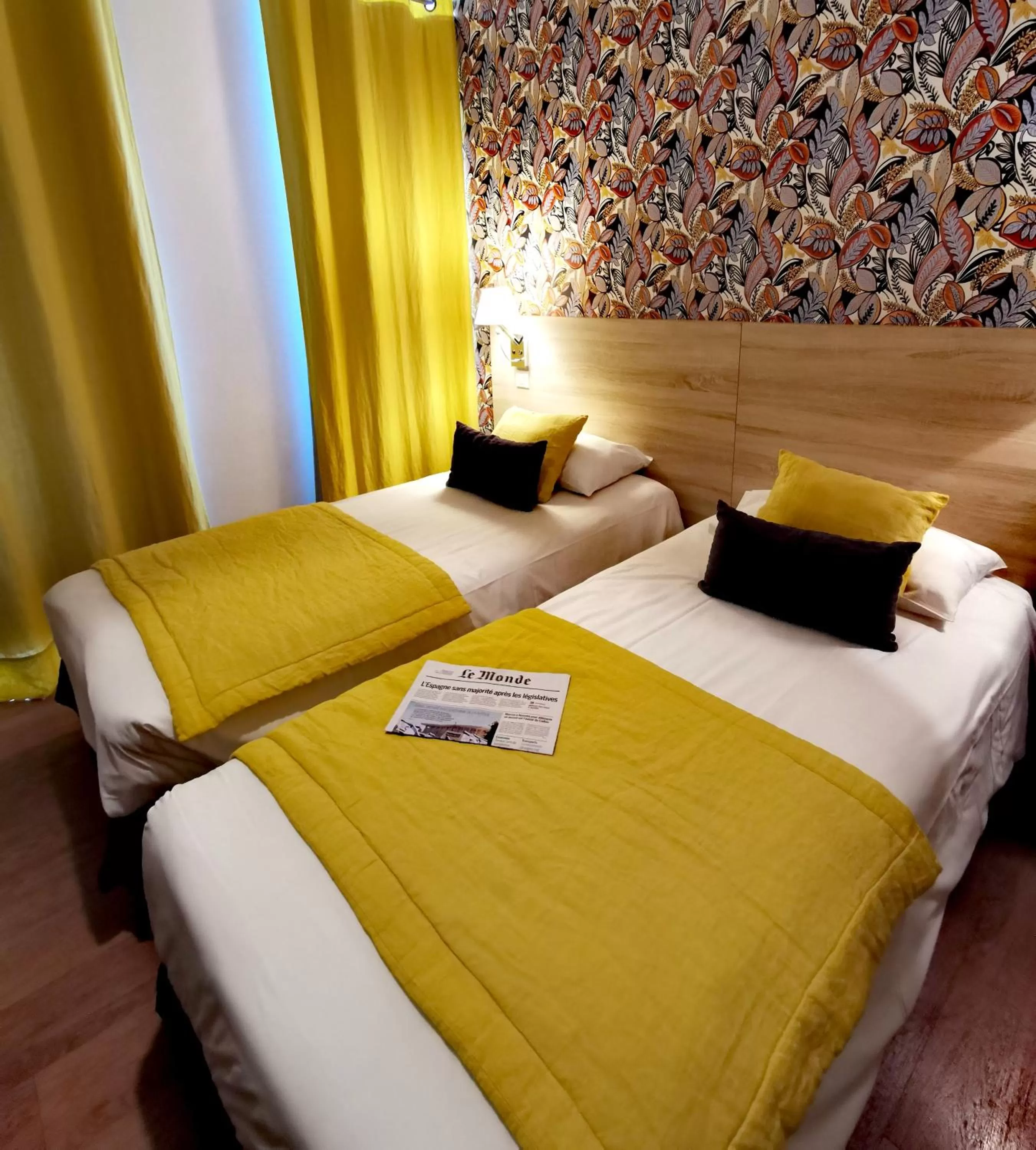 Photo of the whole room, Bed in Grand Hôtel Brive