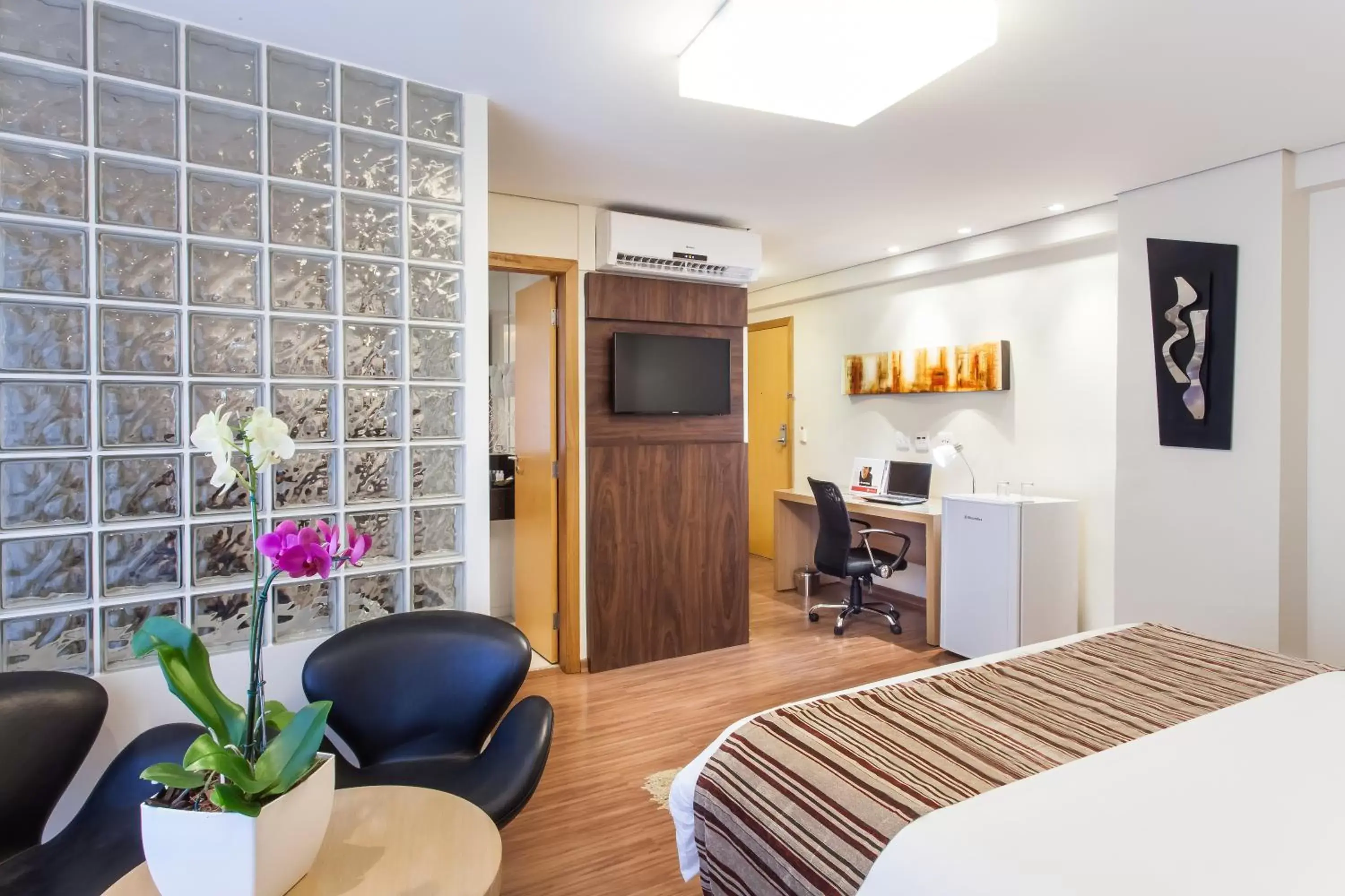 Business Class Queen in Ramada Hotel & Suites Lagoa Santa By Wyndham Business Class Queen in Ramada Hotel & Suites Lagoa Santa By Wyndham