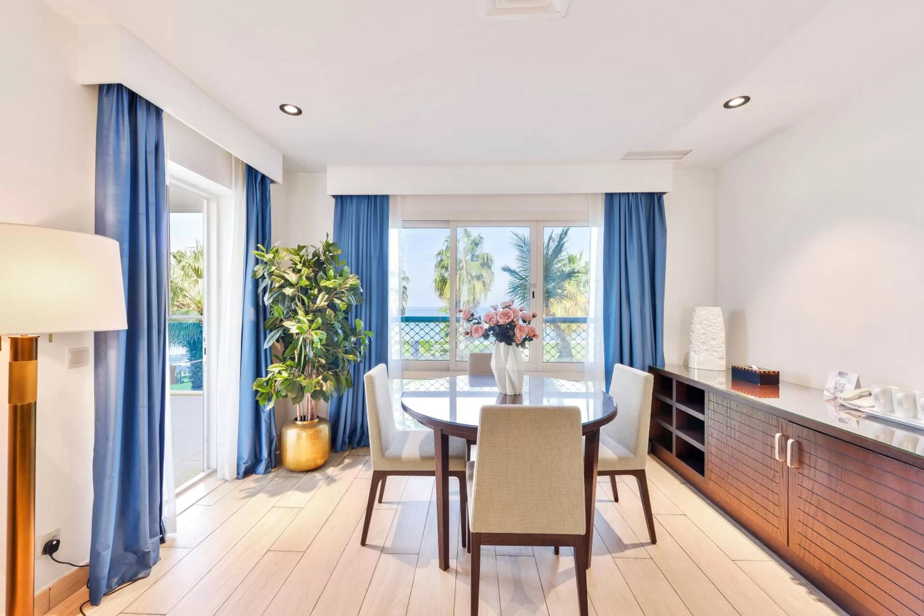 Living room in Radisson Blu Resort, Fujairah