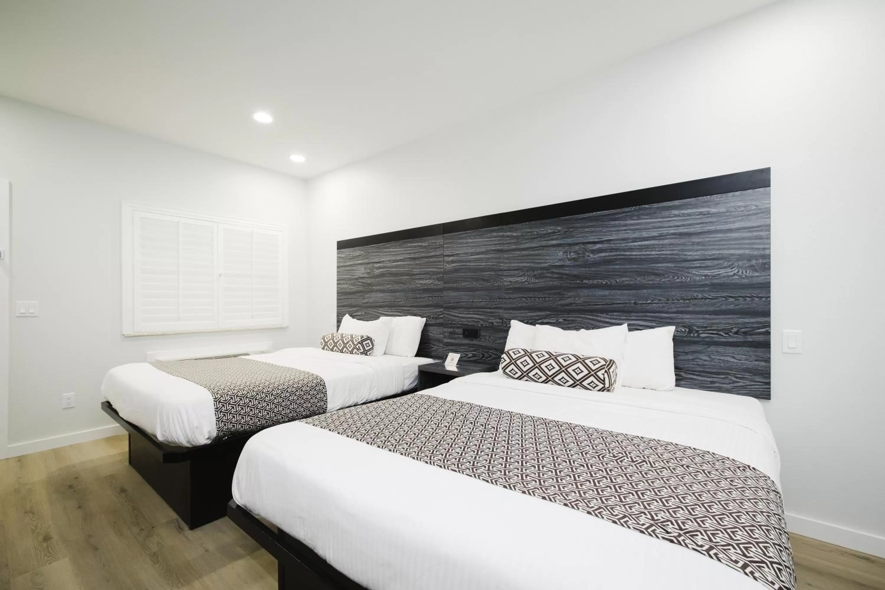 Bed in Sapphire Inn & Suites