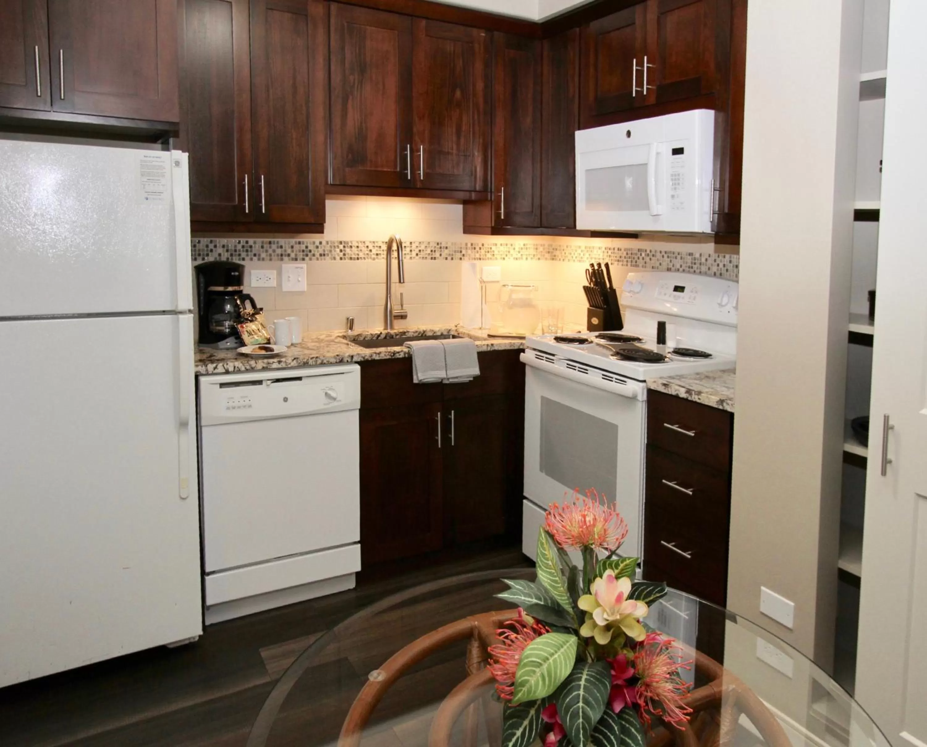 Kitchen or kitchenette in Royal Kuhio Resort