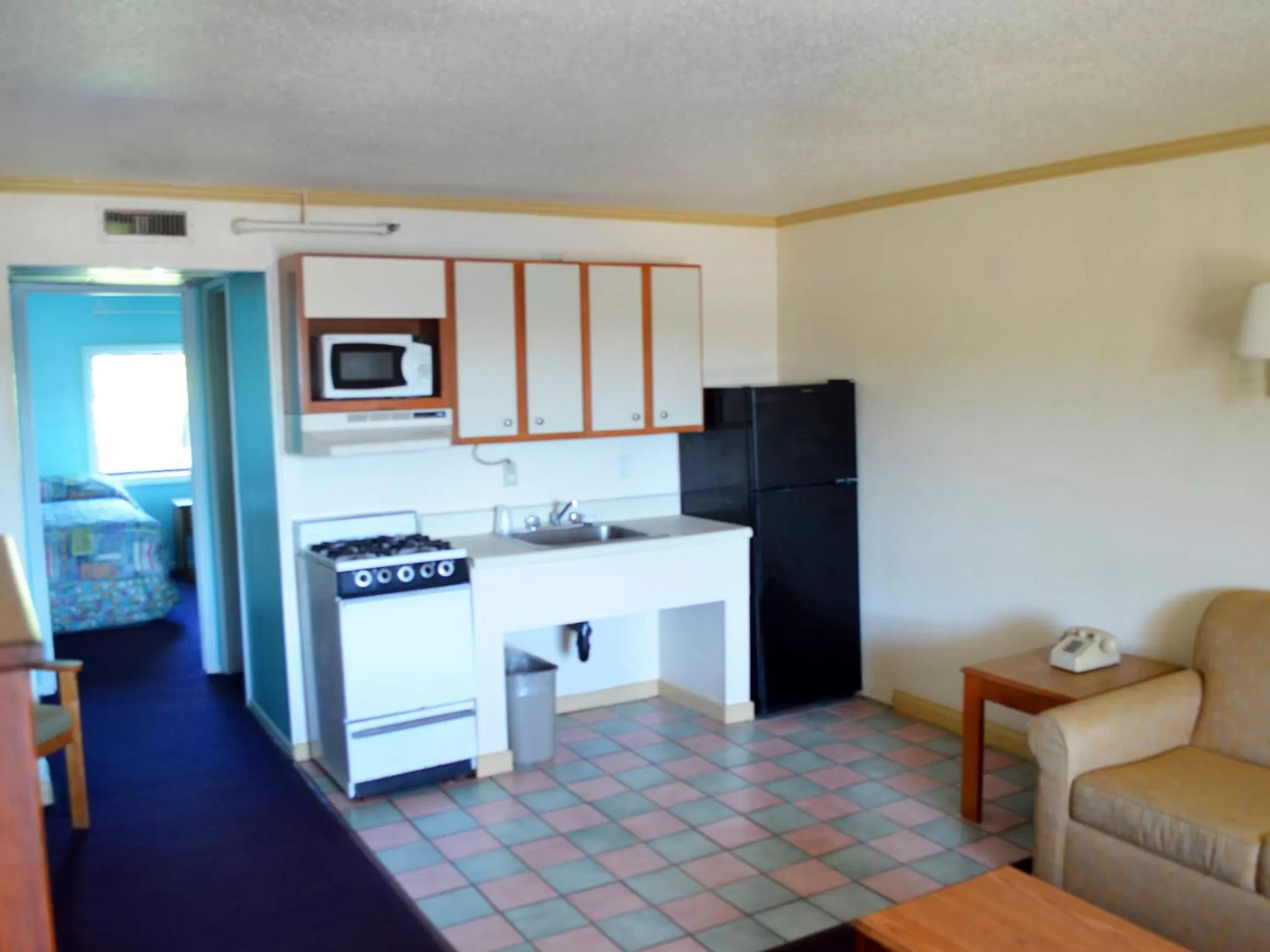 Kitchen or kitchenette in Cerca Del Mar Motel