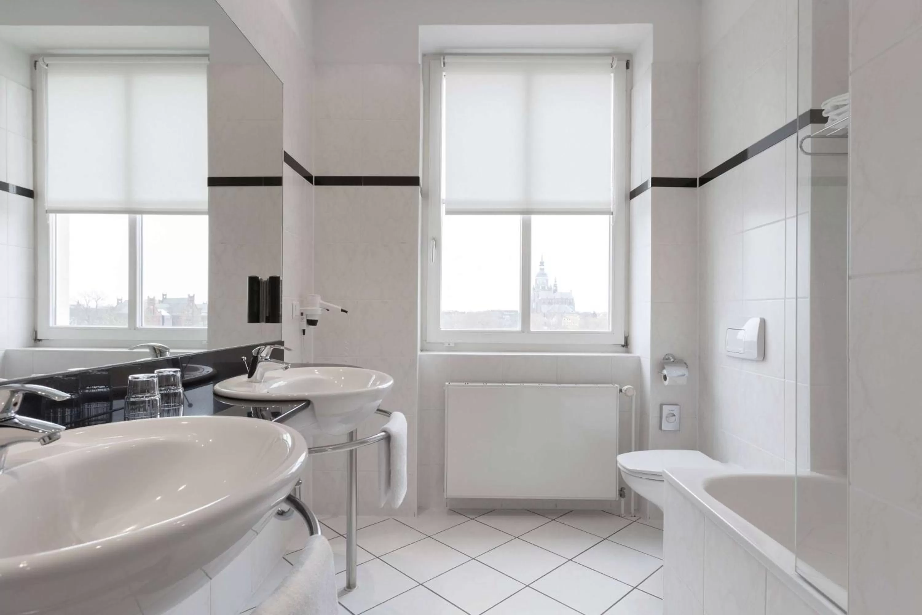 TV and multimedia in Vienna House by Wyndham Baltic Stralsund