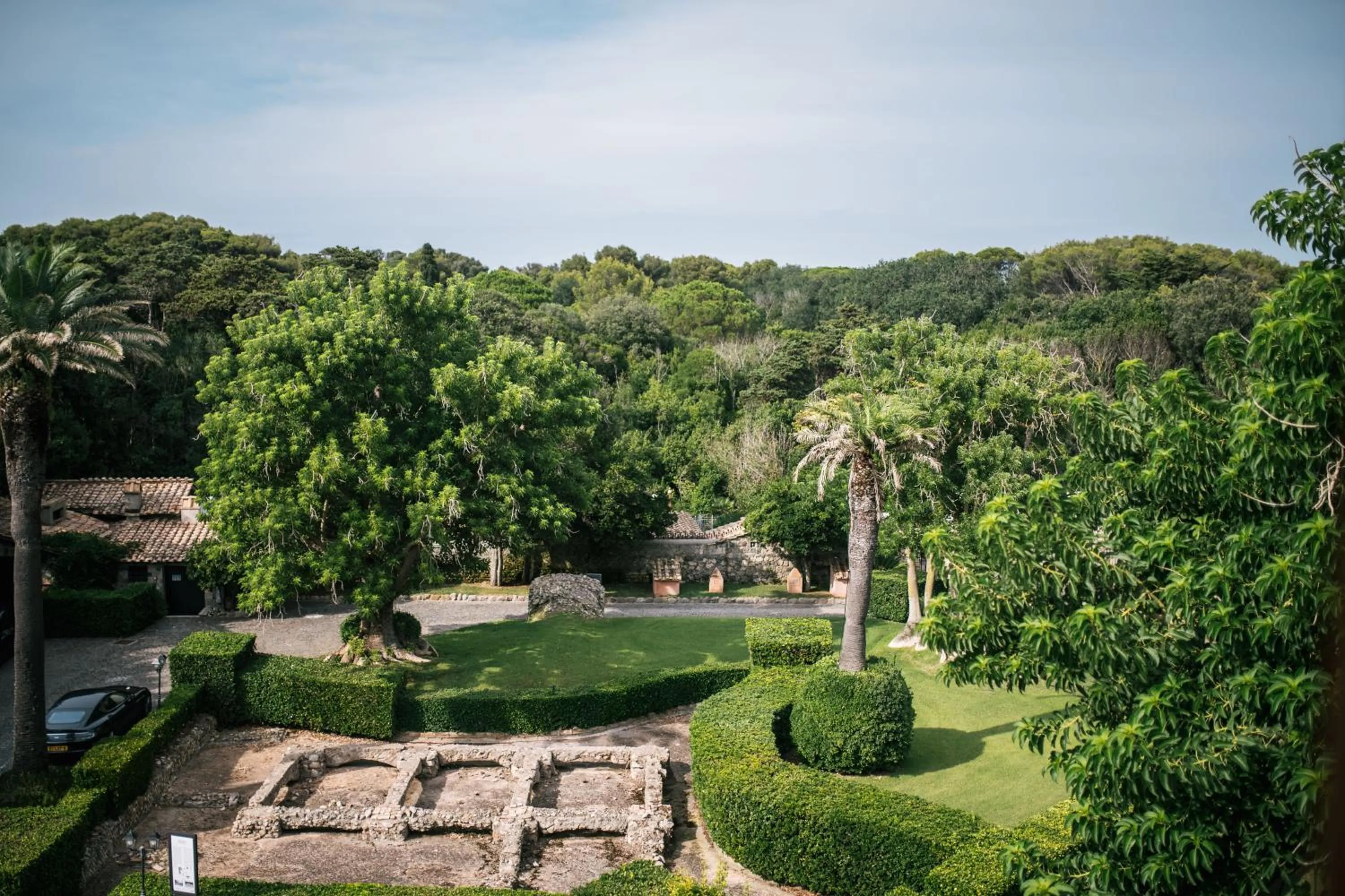Garden in La Posta Vecchia Hotel