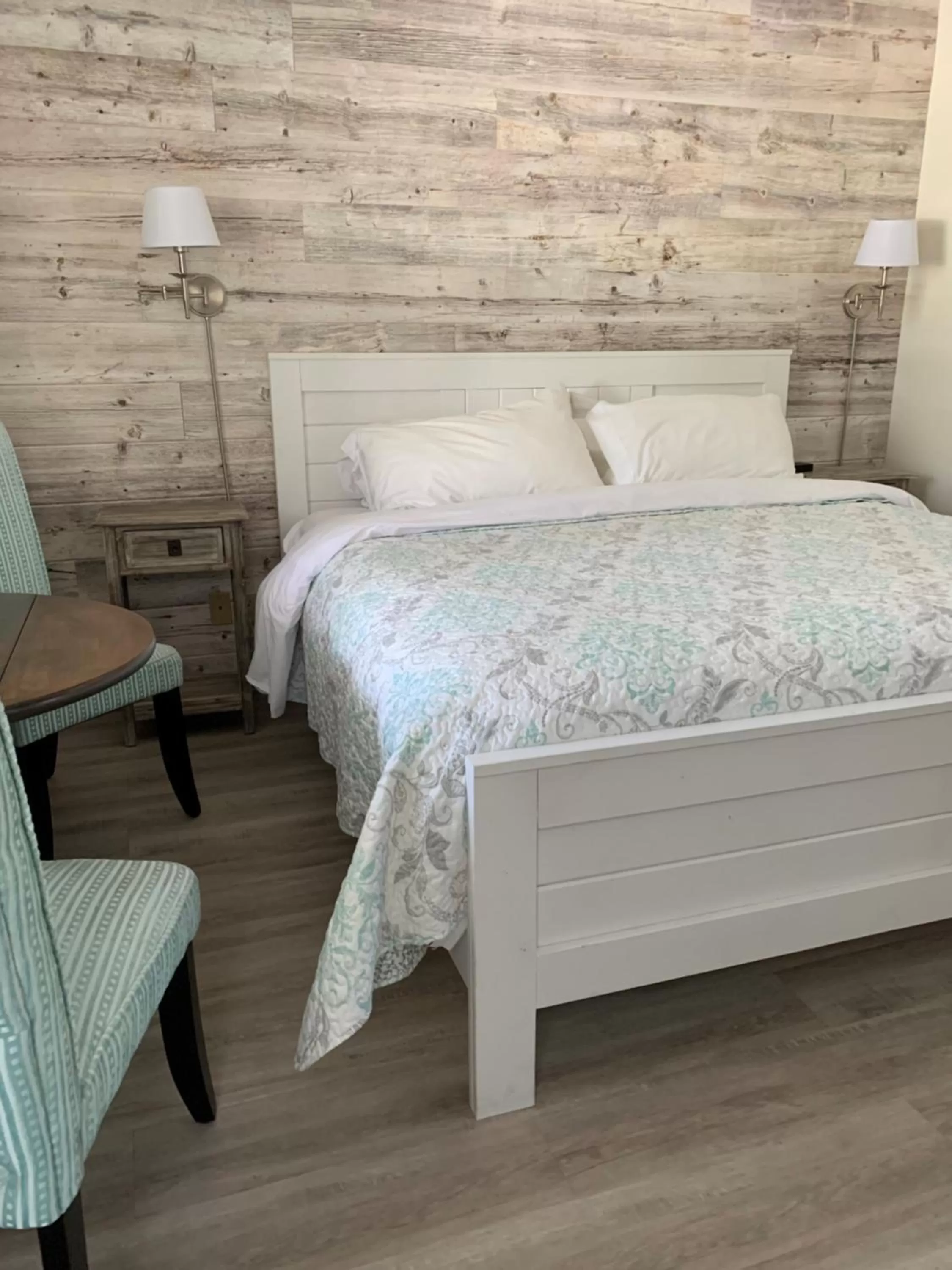 Bedroom, Bed in Inn on Canyon