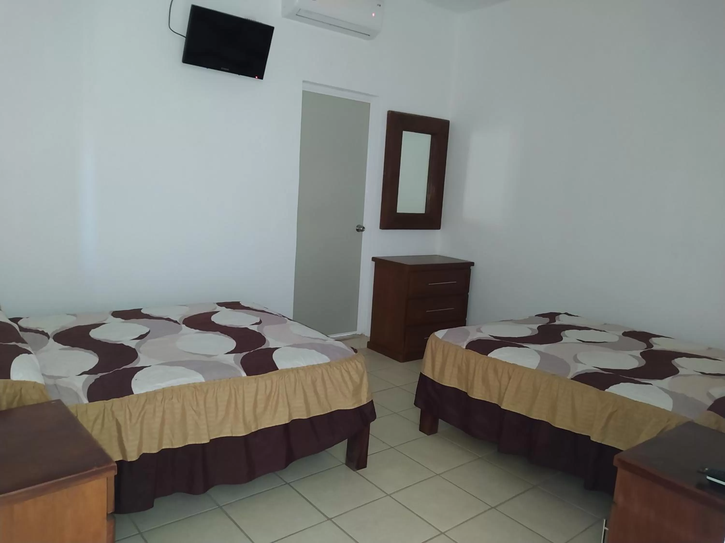 Photo of the whole room, Bed in Bungalows Lulu