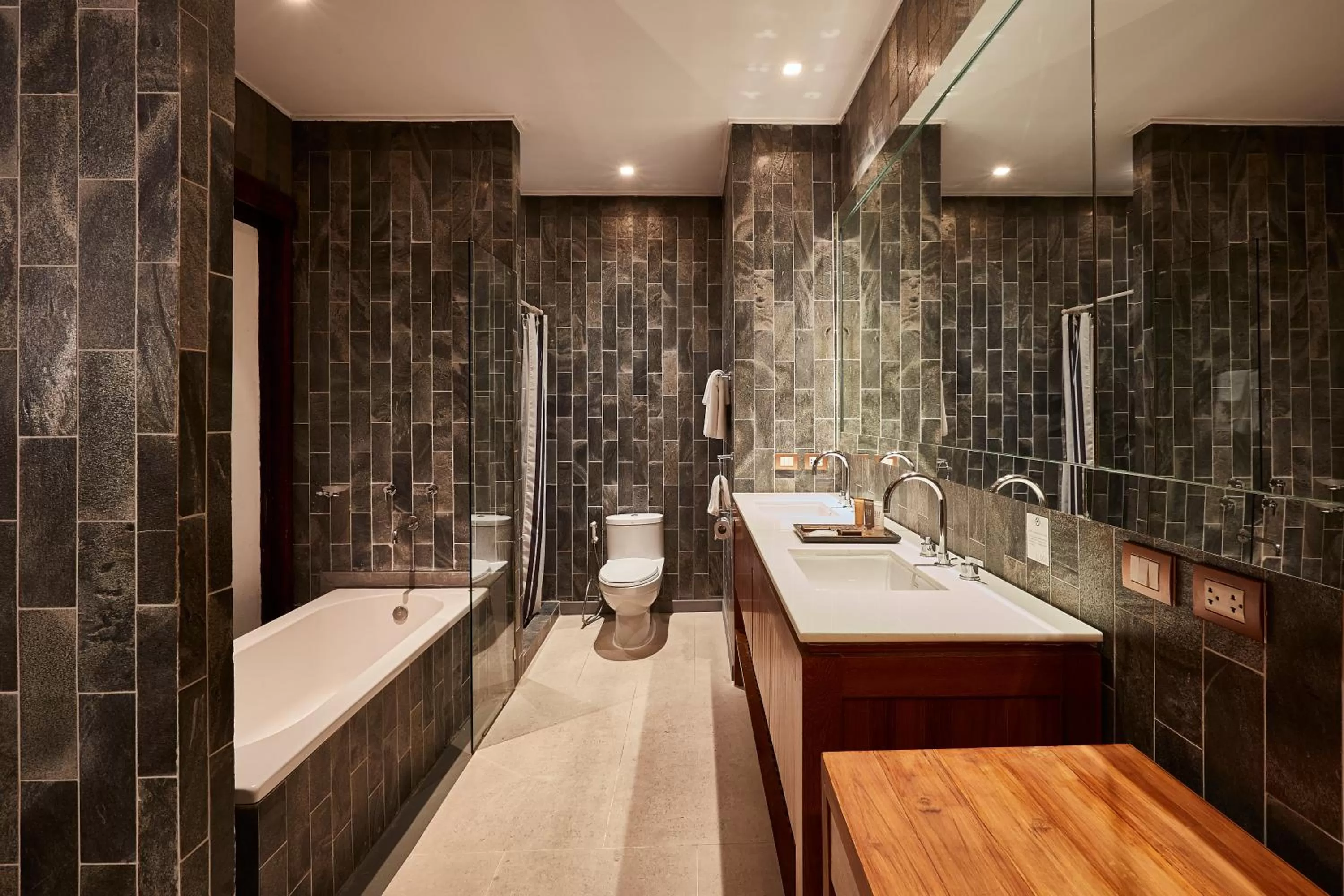 Shower in LUXX Langsuan Hotel - SHA Plus