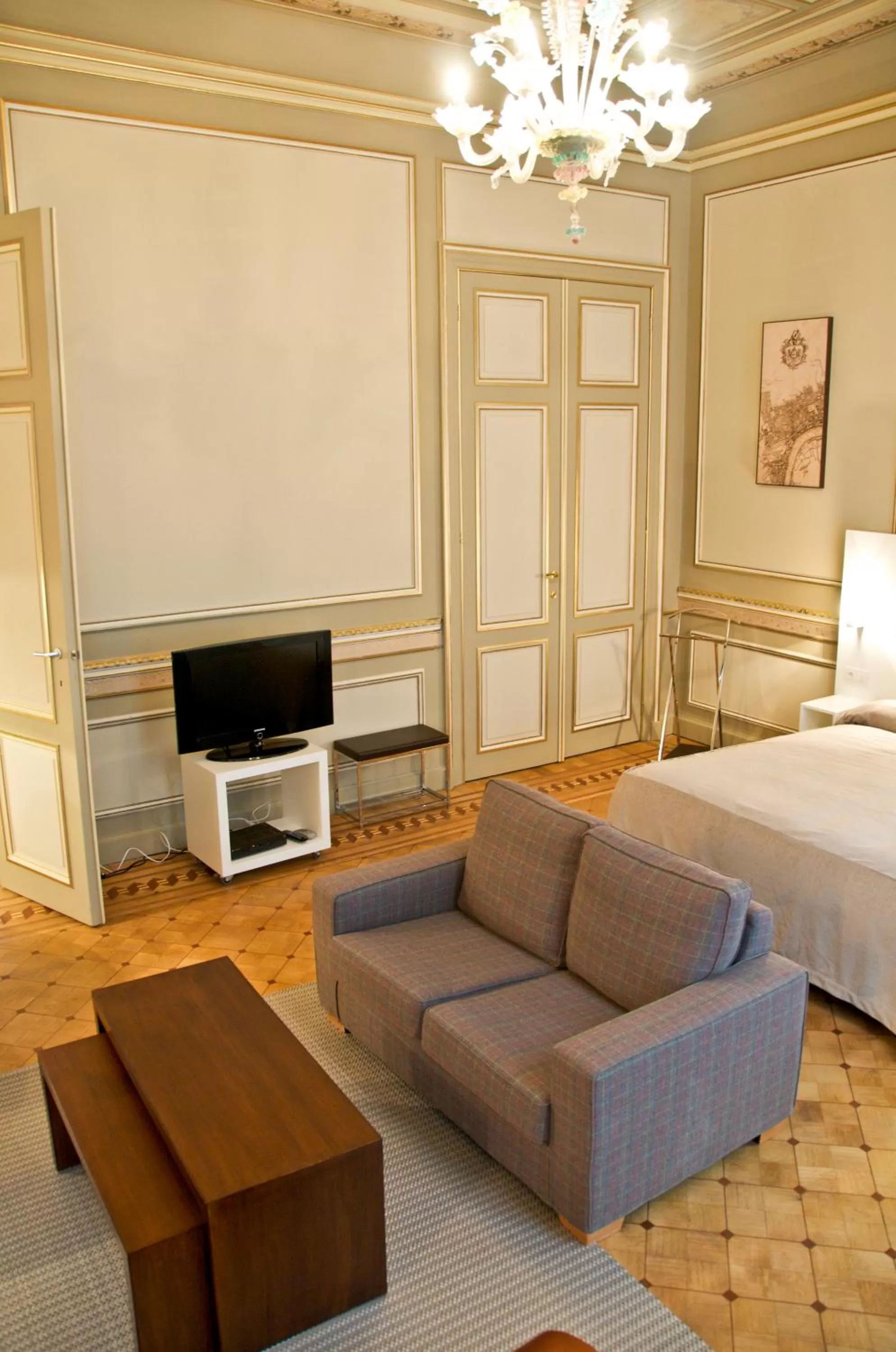 TV and multimedia in MAS Aparthotel EU