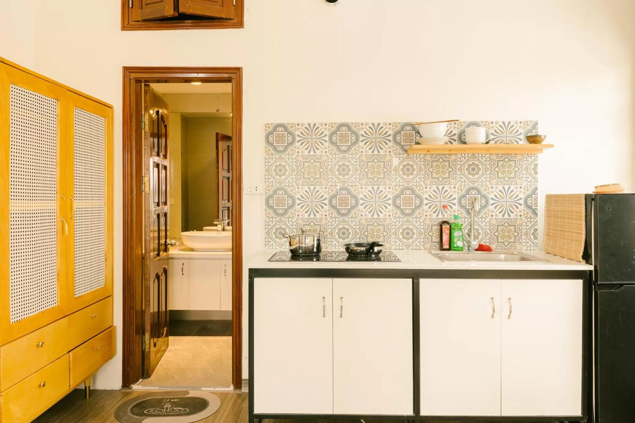 Kitchen or kitchenette in Eden Westlake Hotel