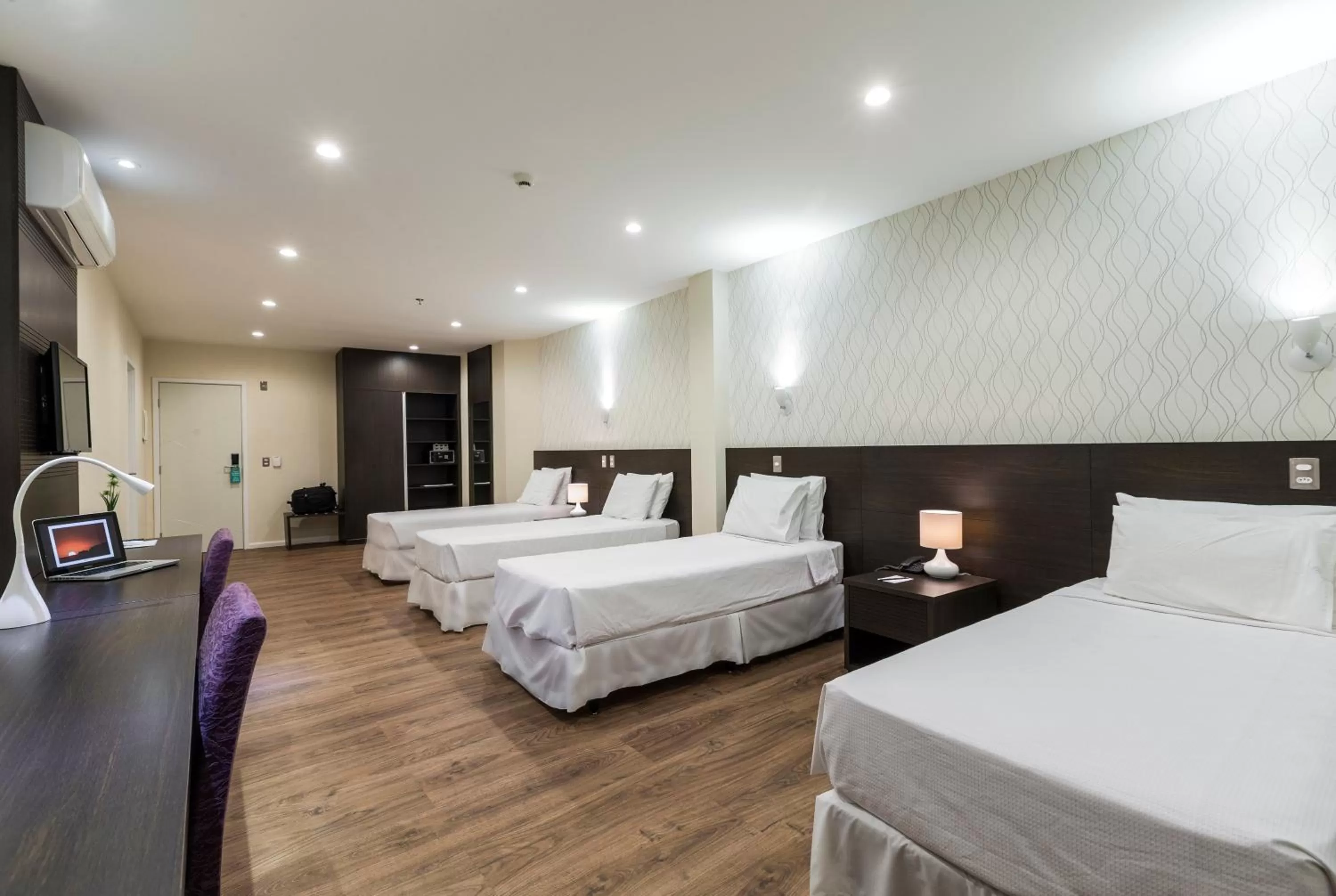 Photo of the whole room, Bed in Arosa Rio Hotel