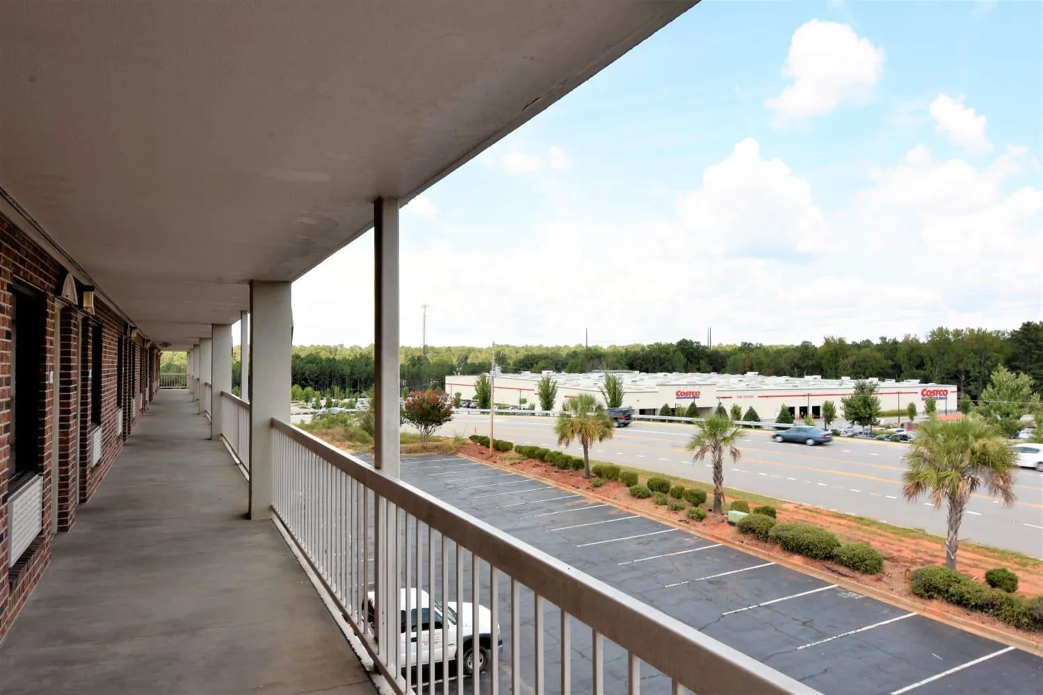 Property building in Suburban Studios Columbia - Harbison