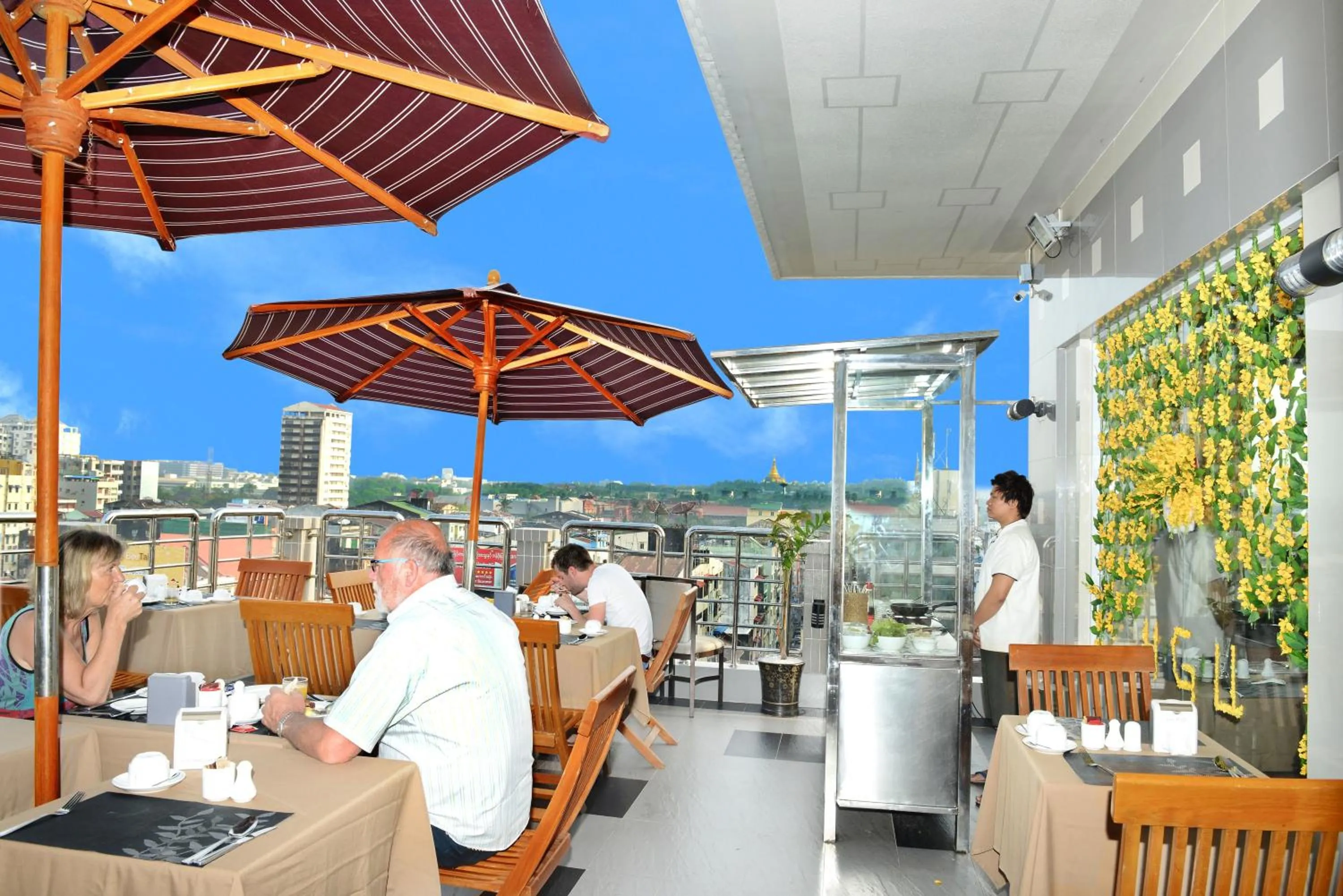 Restaurant/places to eat in Hotel Grand United - 21st Downtown