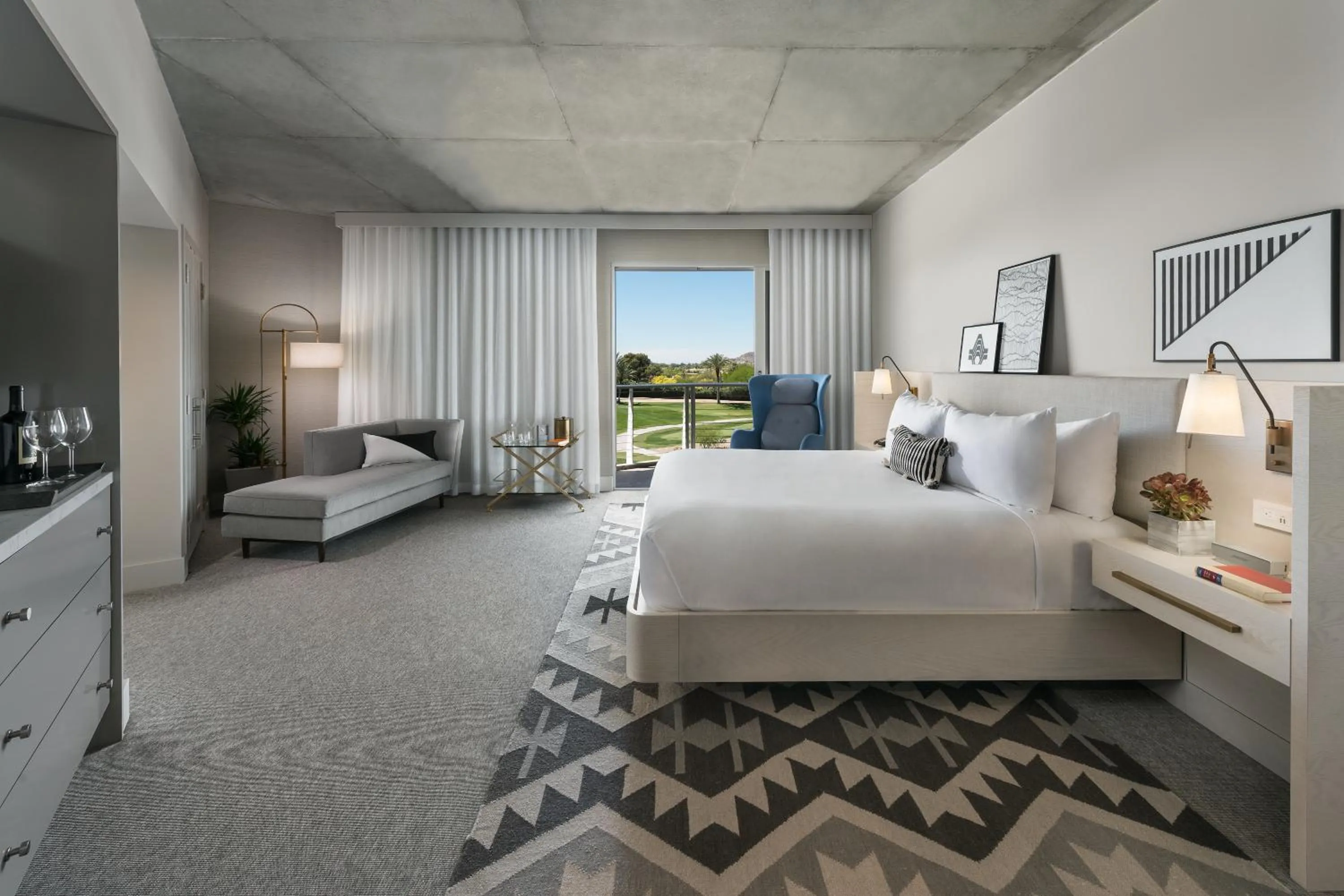 Photo of the whole room, Bed in Mountain Shadows Resort Scottsdale