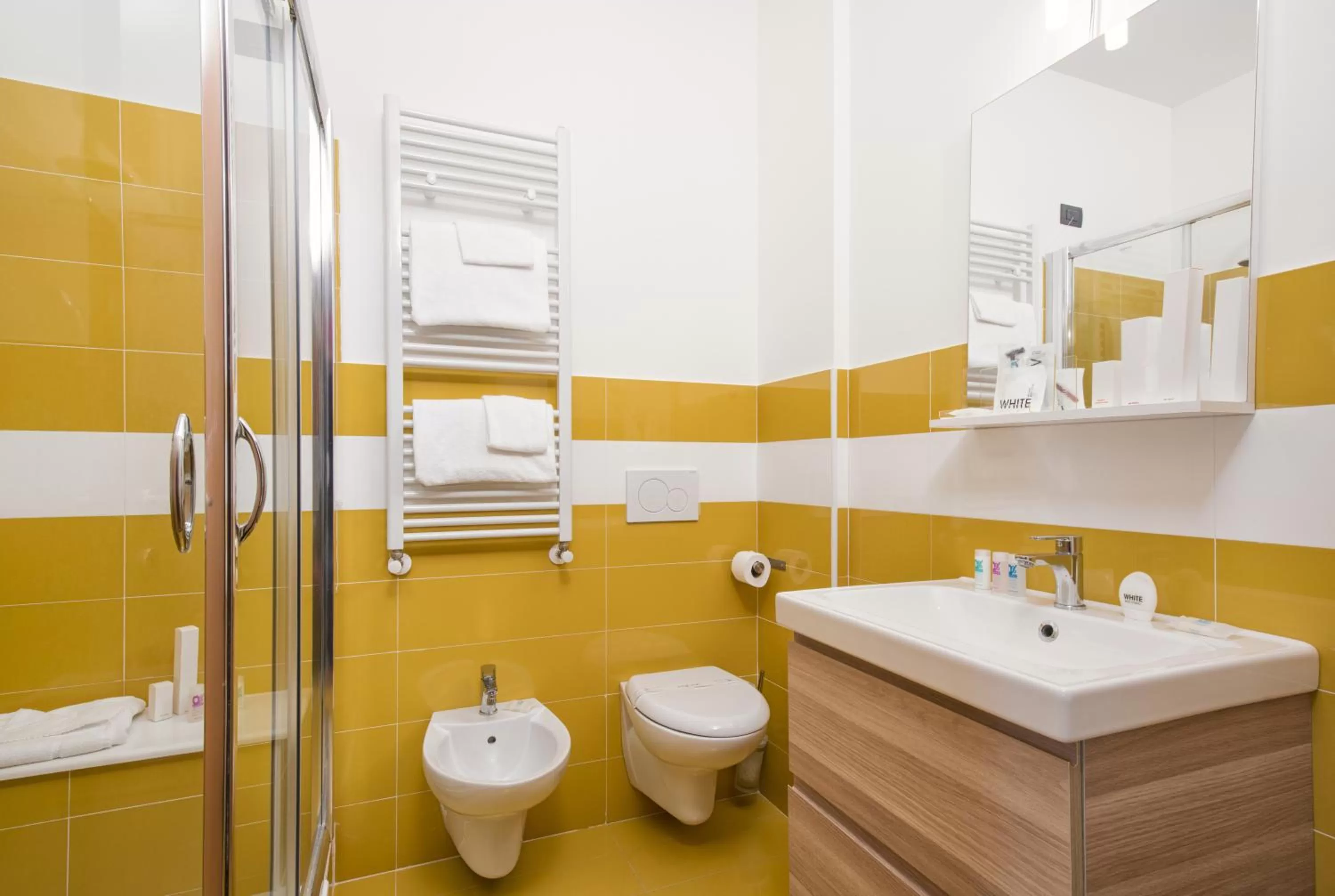 Shower in Simon Hotel