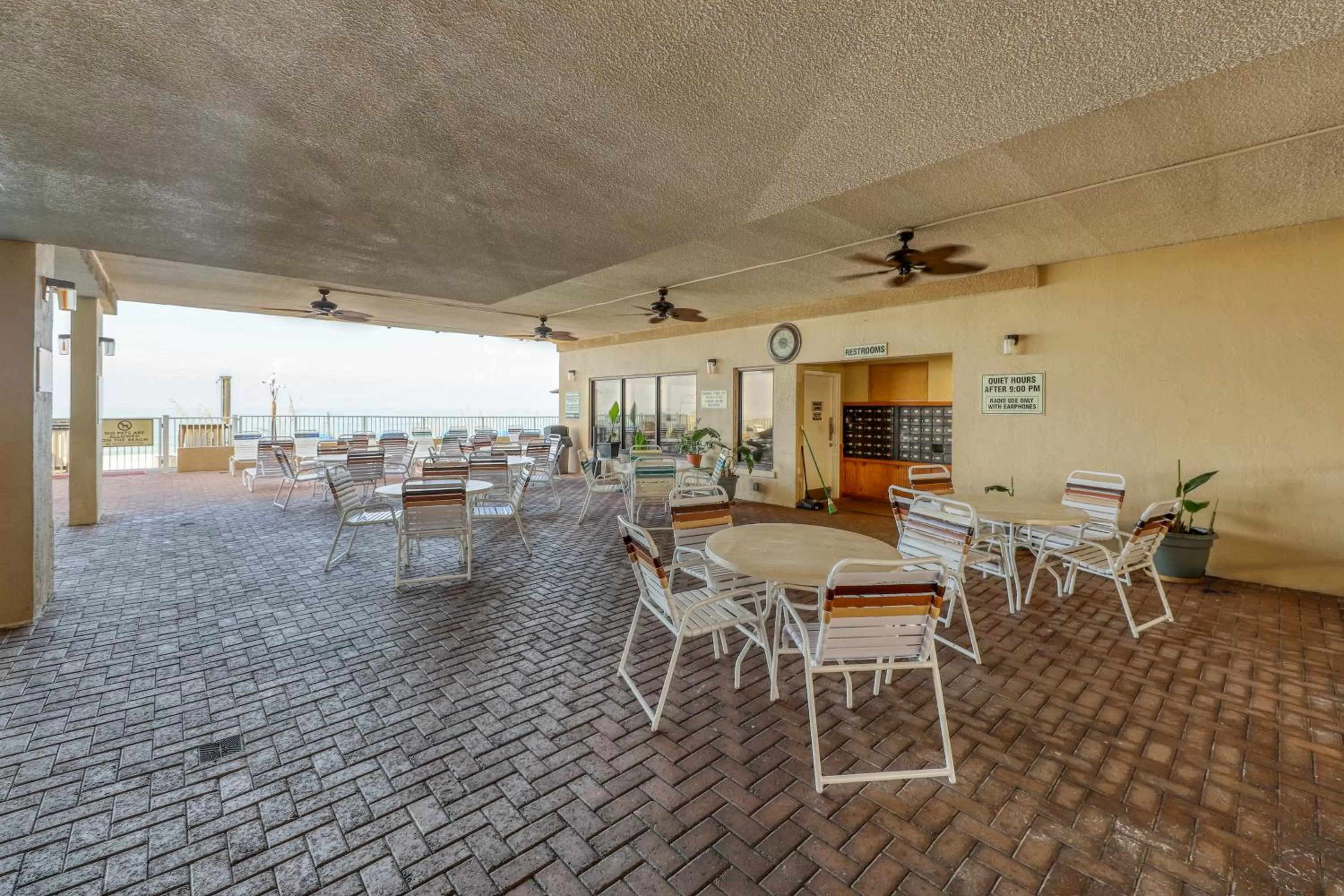 Restaurant/Places to Eat in Gulf Gate 208